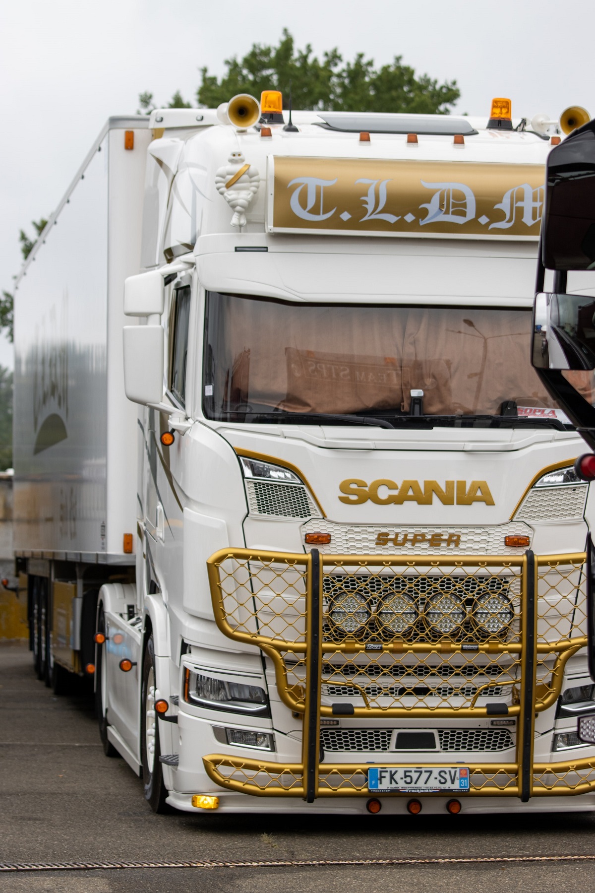 Czy warto kupić ciągnik siodłowy Scania R420?