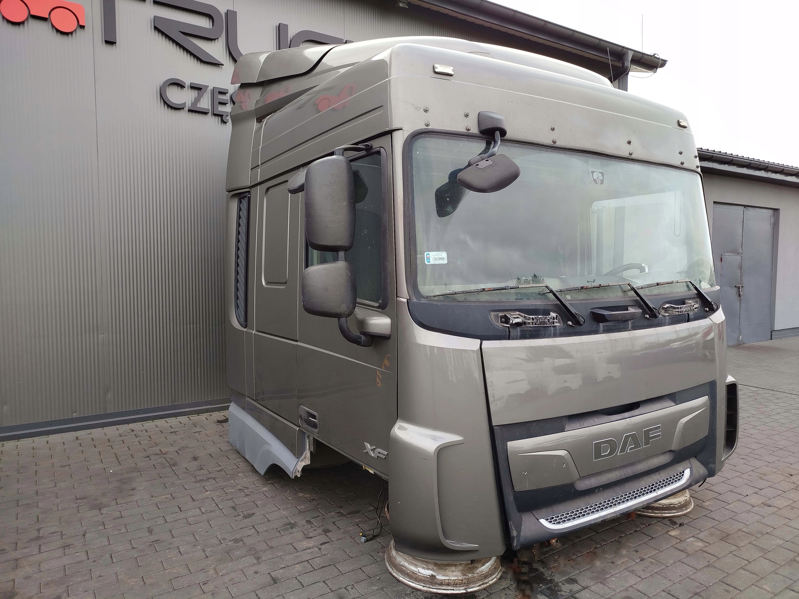 KABINA DAF XF 106 LIFT - obrazek 2