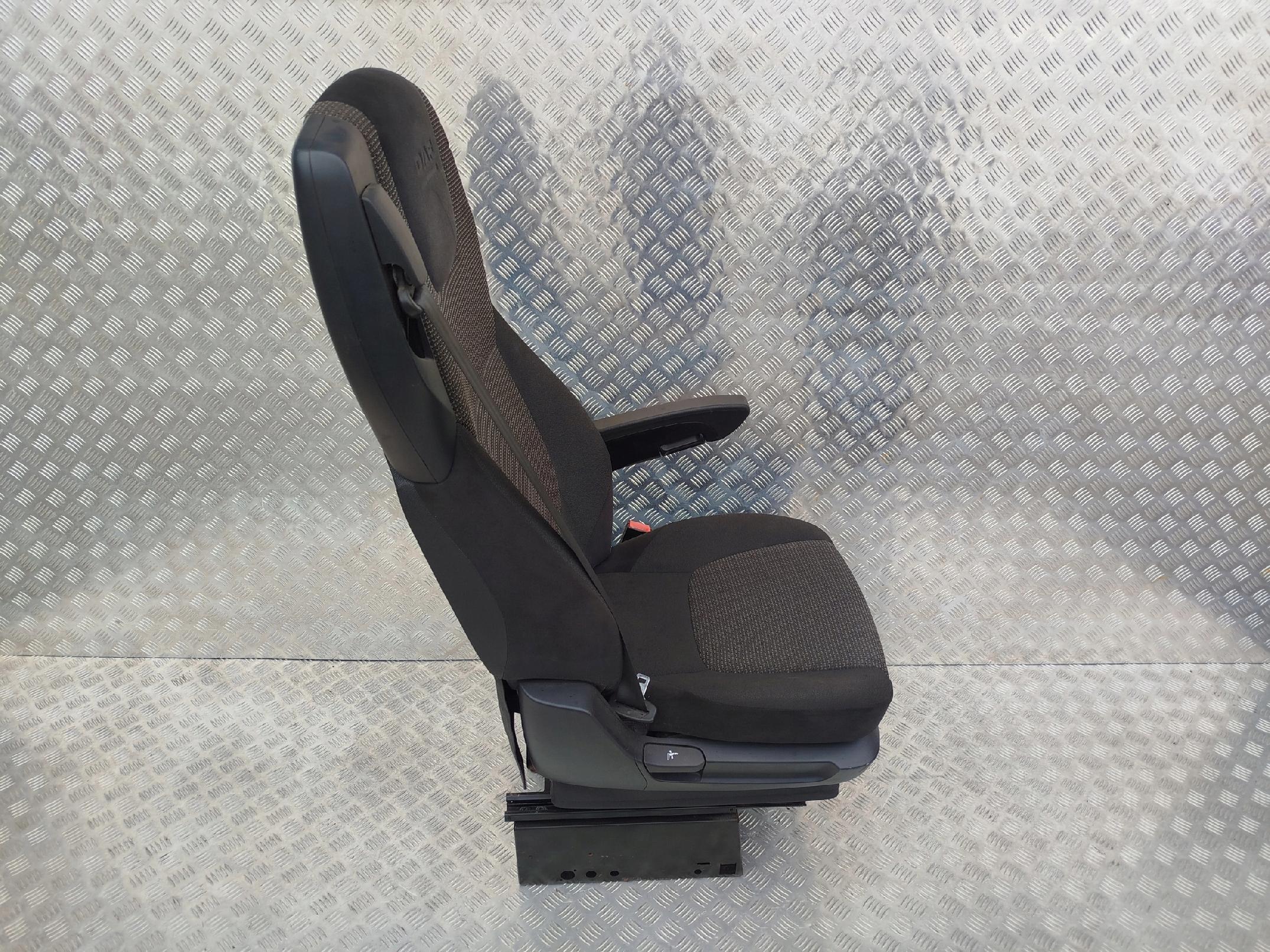 FOTEL PASAŻERA SZTYWNY DAF XF 106 - obrazek 3