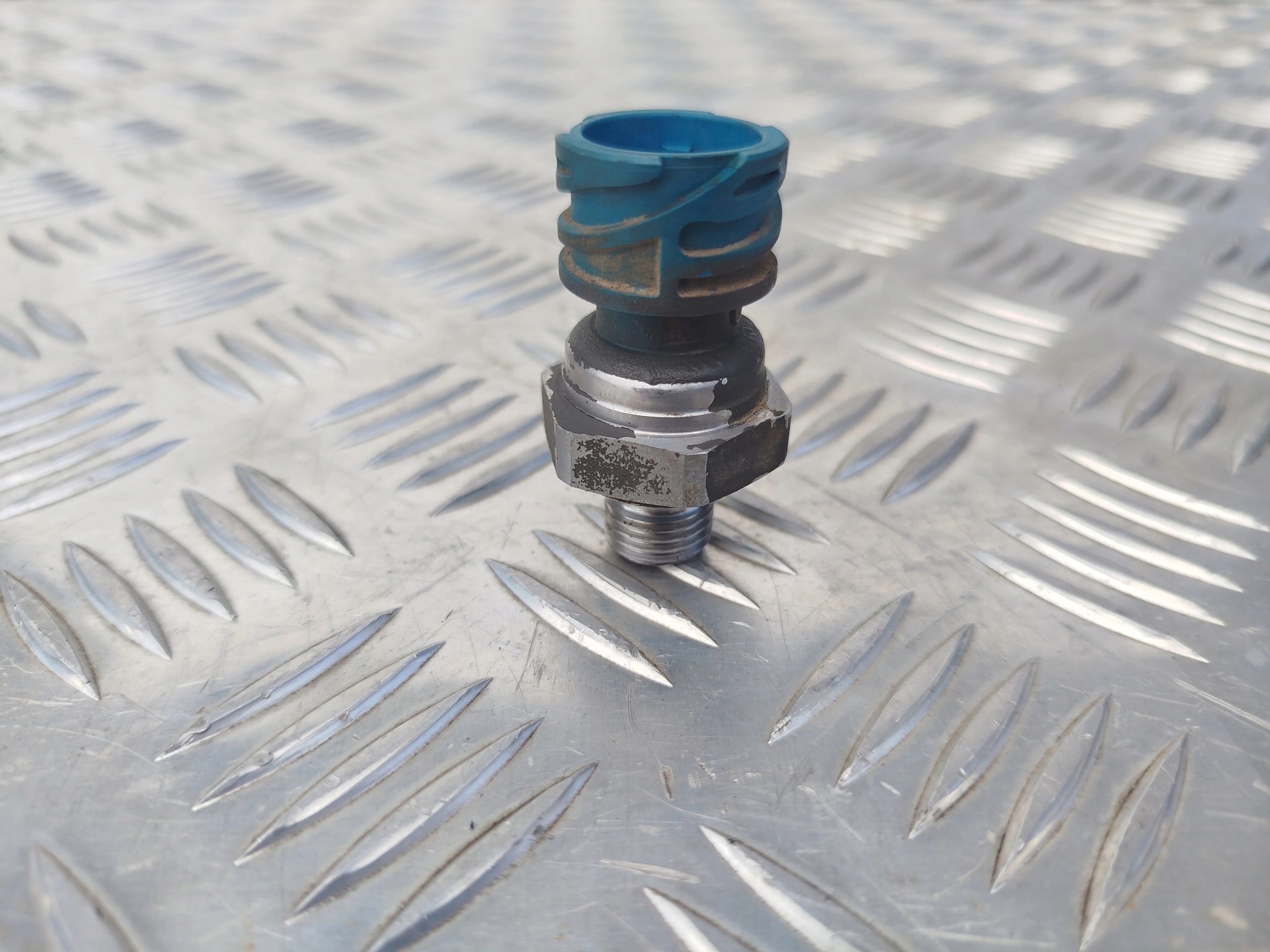 CZUJNIK CIŚNIENIA OLEJU DAF XF 106 - obrazek 8