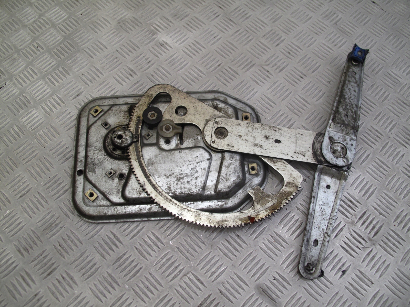 MECHANIZM PODNOSZENIA SZYBY SCANIA 4 R - obrazek 2