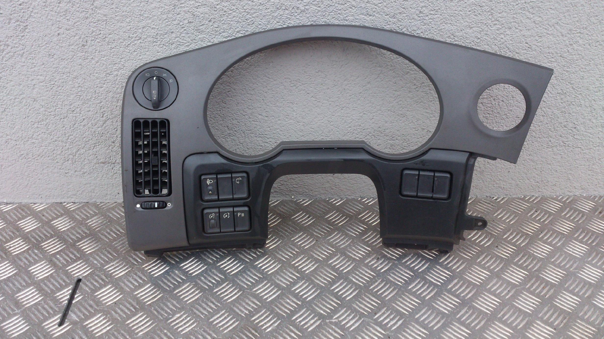 RAMKA OSŁONA OBUDOWA ZEGARÓW DAF XF 106