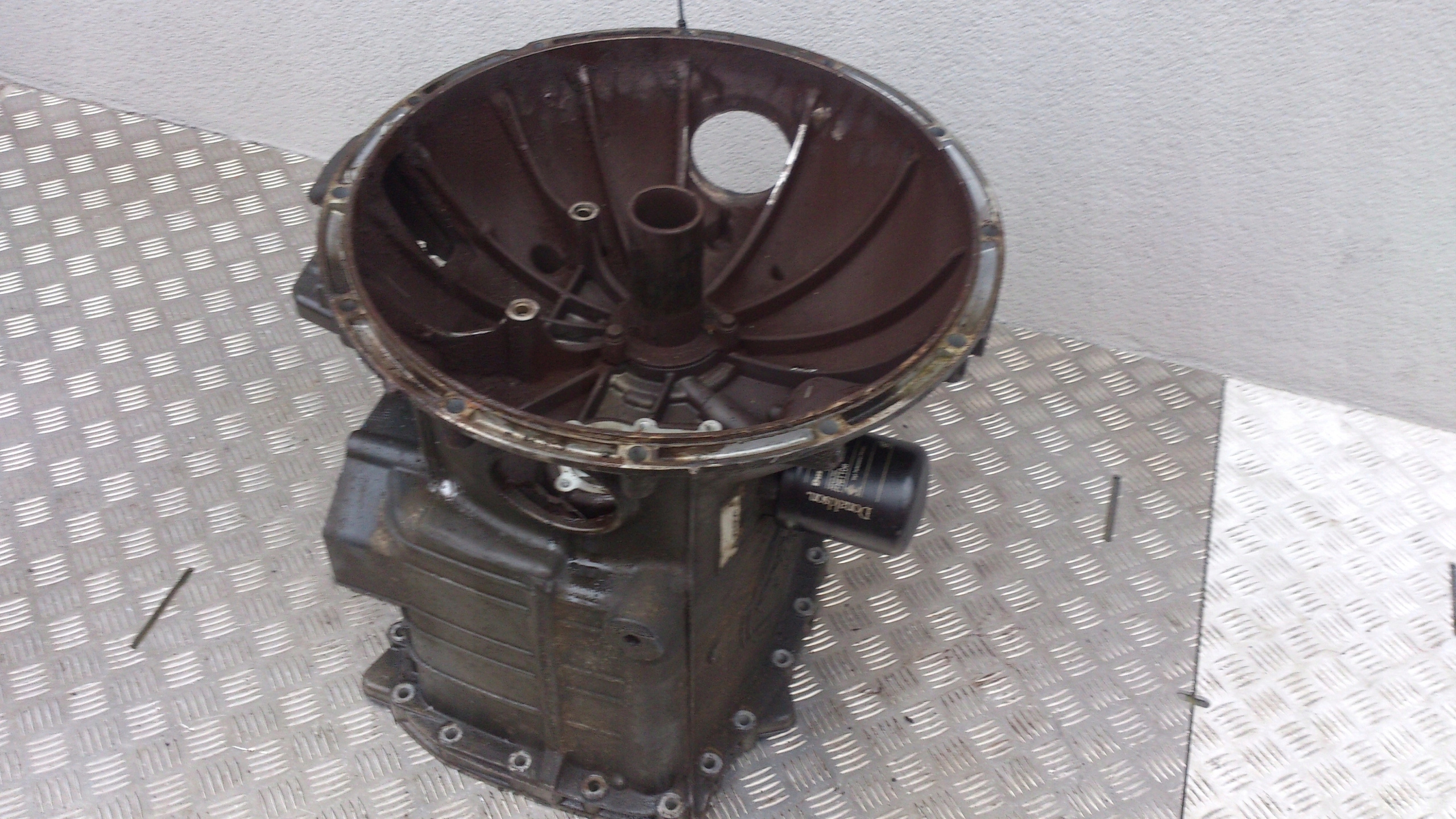 OBUDOWA SKRZYNI BIEGÓW PRZÓD SCANIA R GRS 895 - obrazek 7