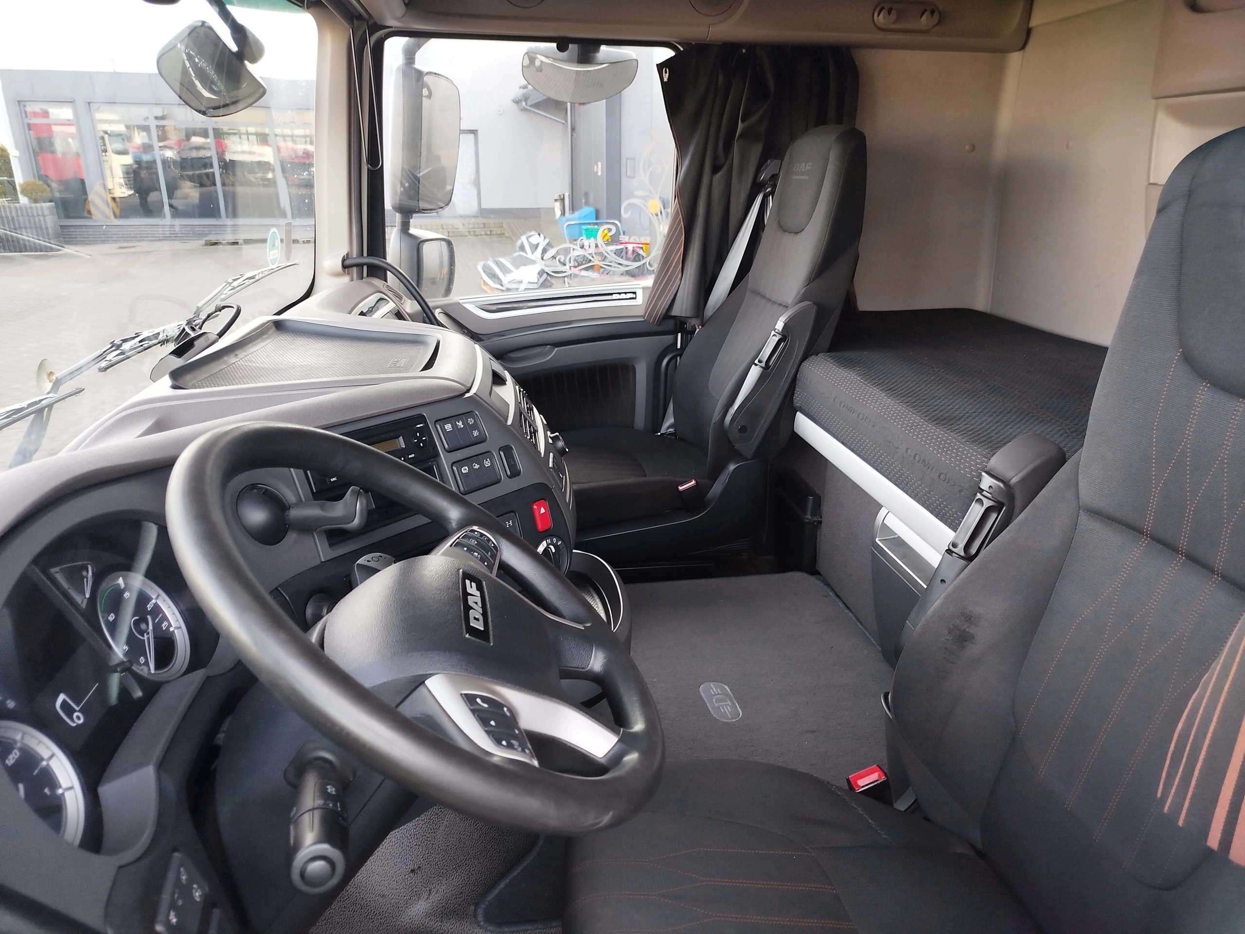 KABINA DAF XF 106 LIFT - obrazek 8