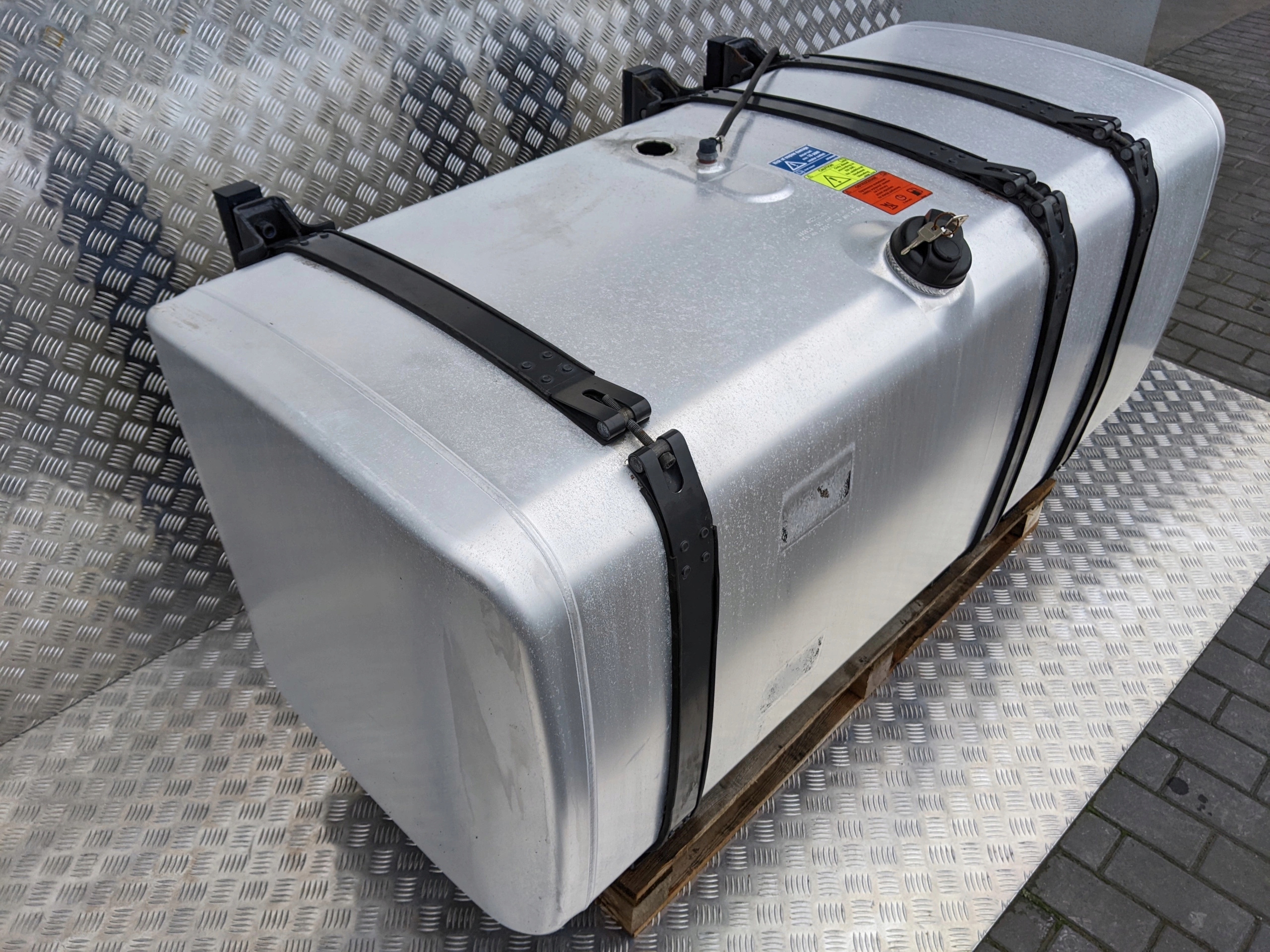 ZBIORNIK PALIWA SCANIA 750 LITRÓW - obrazek 3