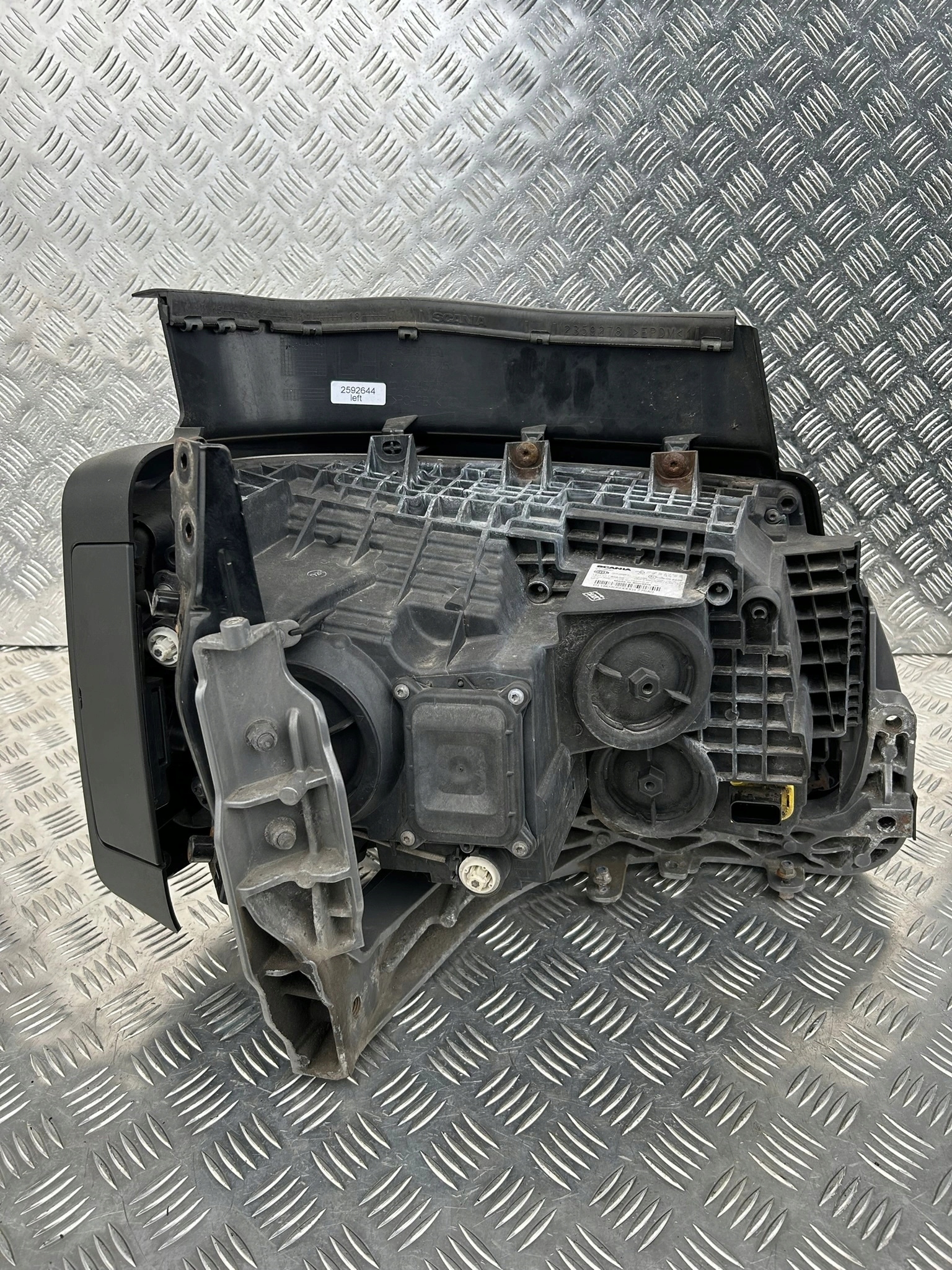 REFLEKTOR LAMPA H7 ŚWIATŁA DZIENNE LED LEWY Z RAMKĄ SCANIA NEXT GEN NTG - obrazek 7