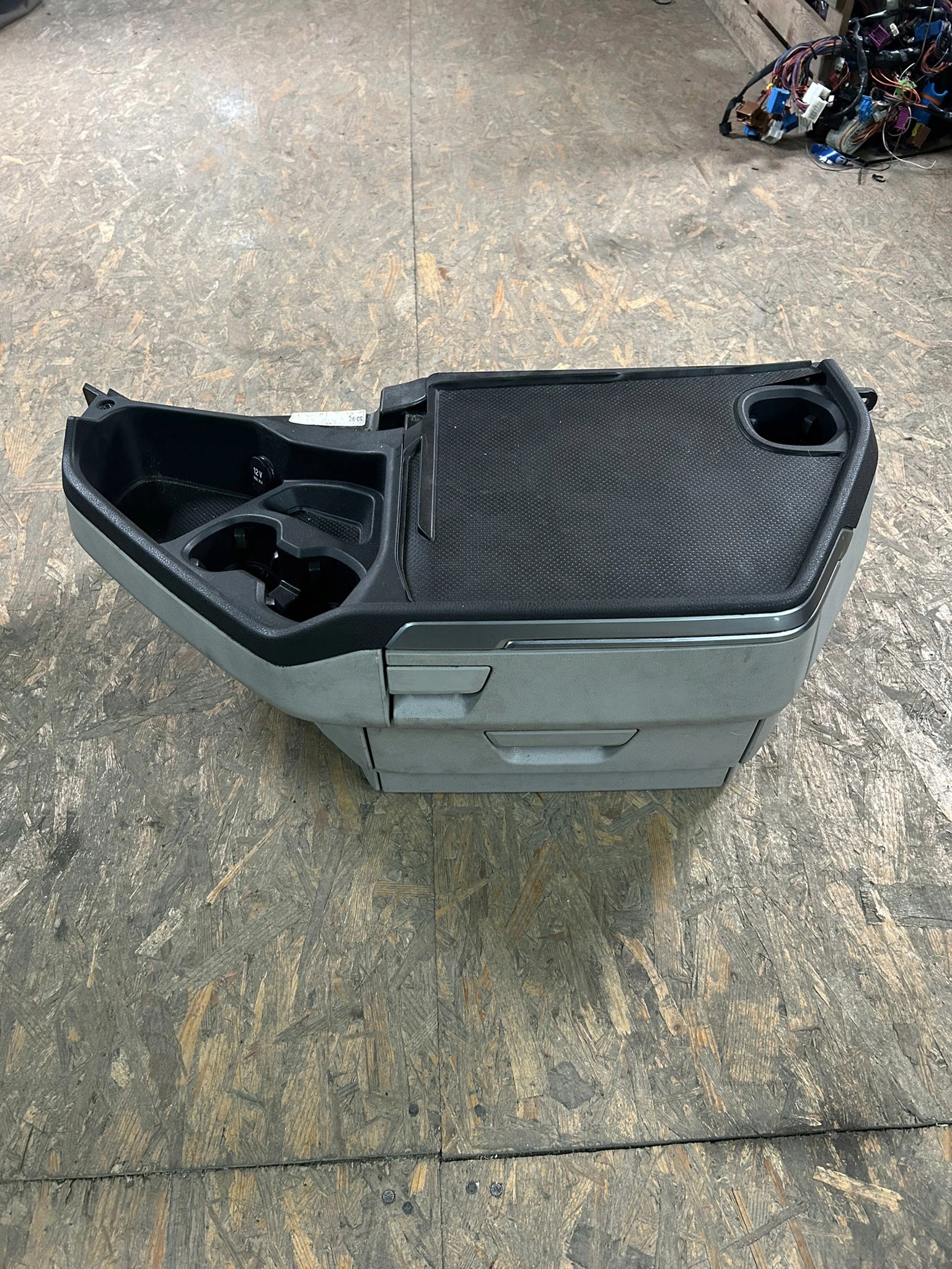 KONSOLA KOKPIT ZE SCHOWKAMI SCANIA R NTG