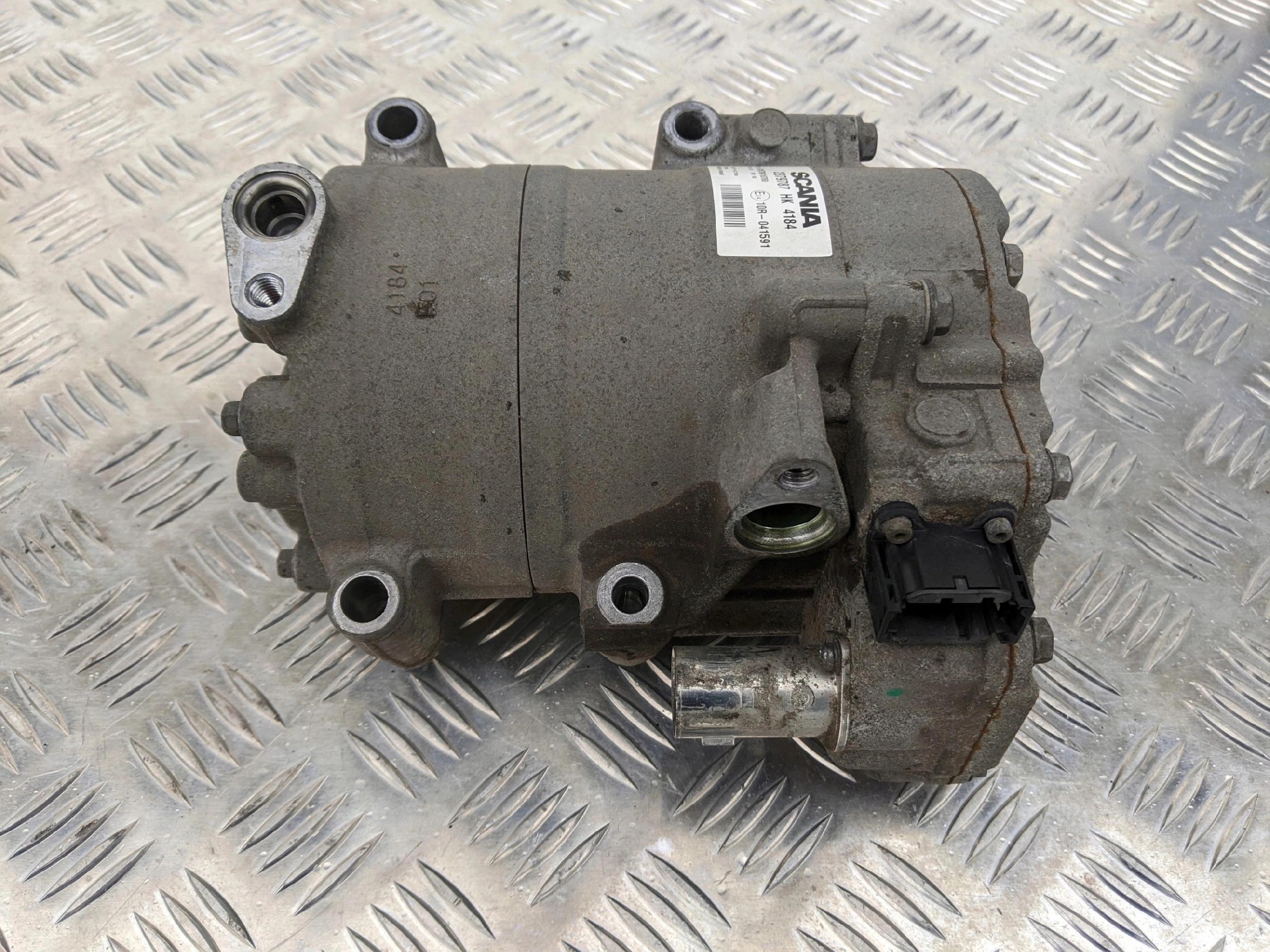 SPRĘŻARKA KLIMATYZACJI POSTOJOWEJ SCANIA R S - obrazek 3