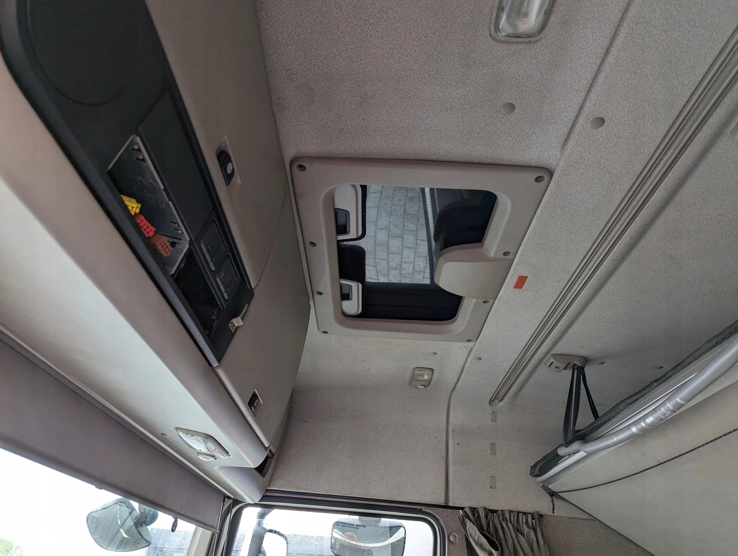 KABINA DAF XF 106 - obrazek 7