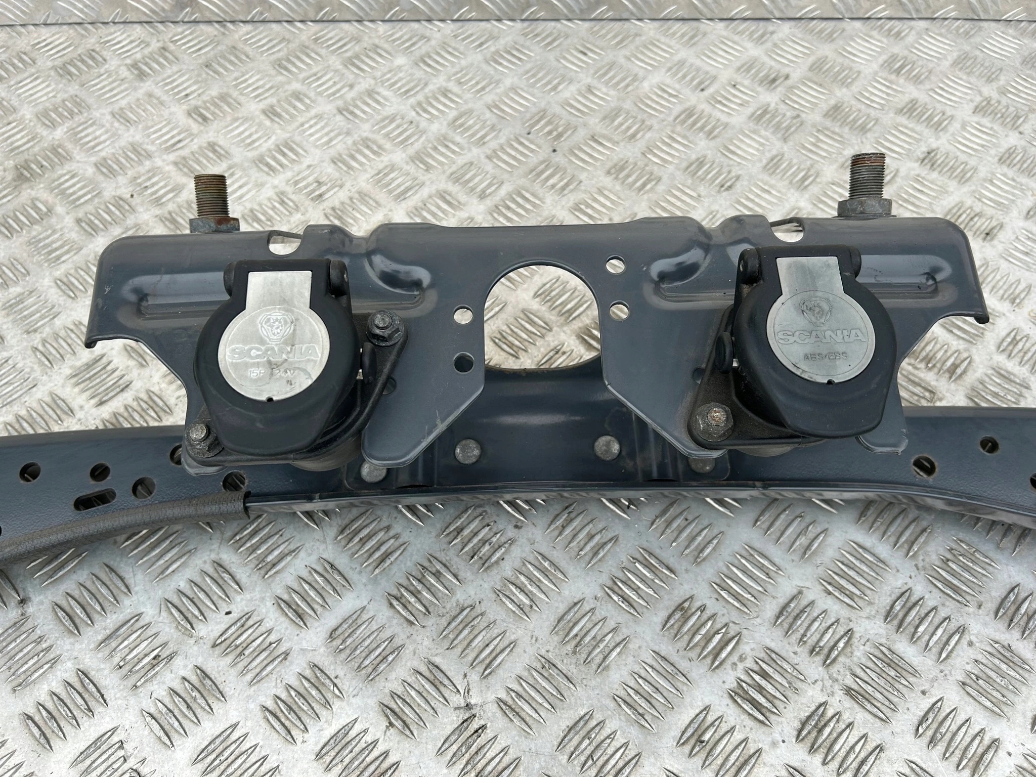 BELKA NA GNIAZDA PRZEWODÓW NACZEPY KOMPLET SCANIA NEXT GEN NTG - obrazek 2