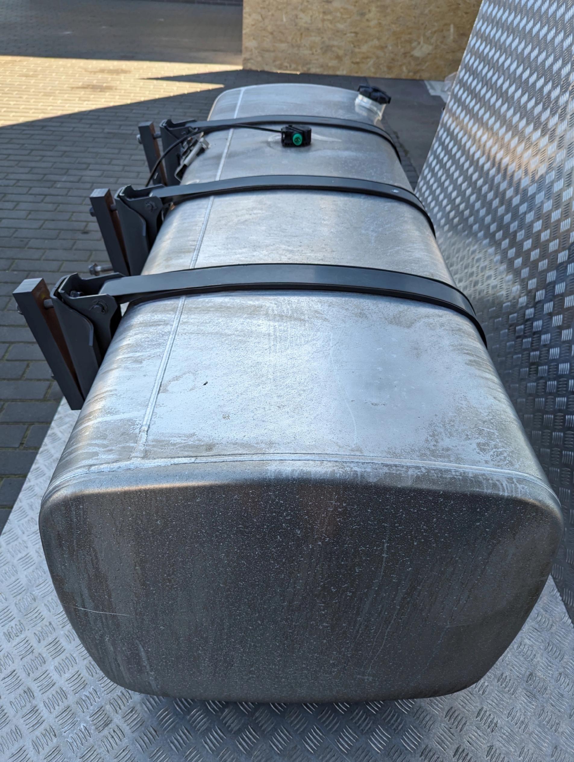 ZBIORNIK PALIWA BAK 750 LITRÓW DAF XF 106 2018 ROK - obrazek 3