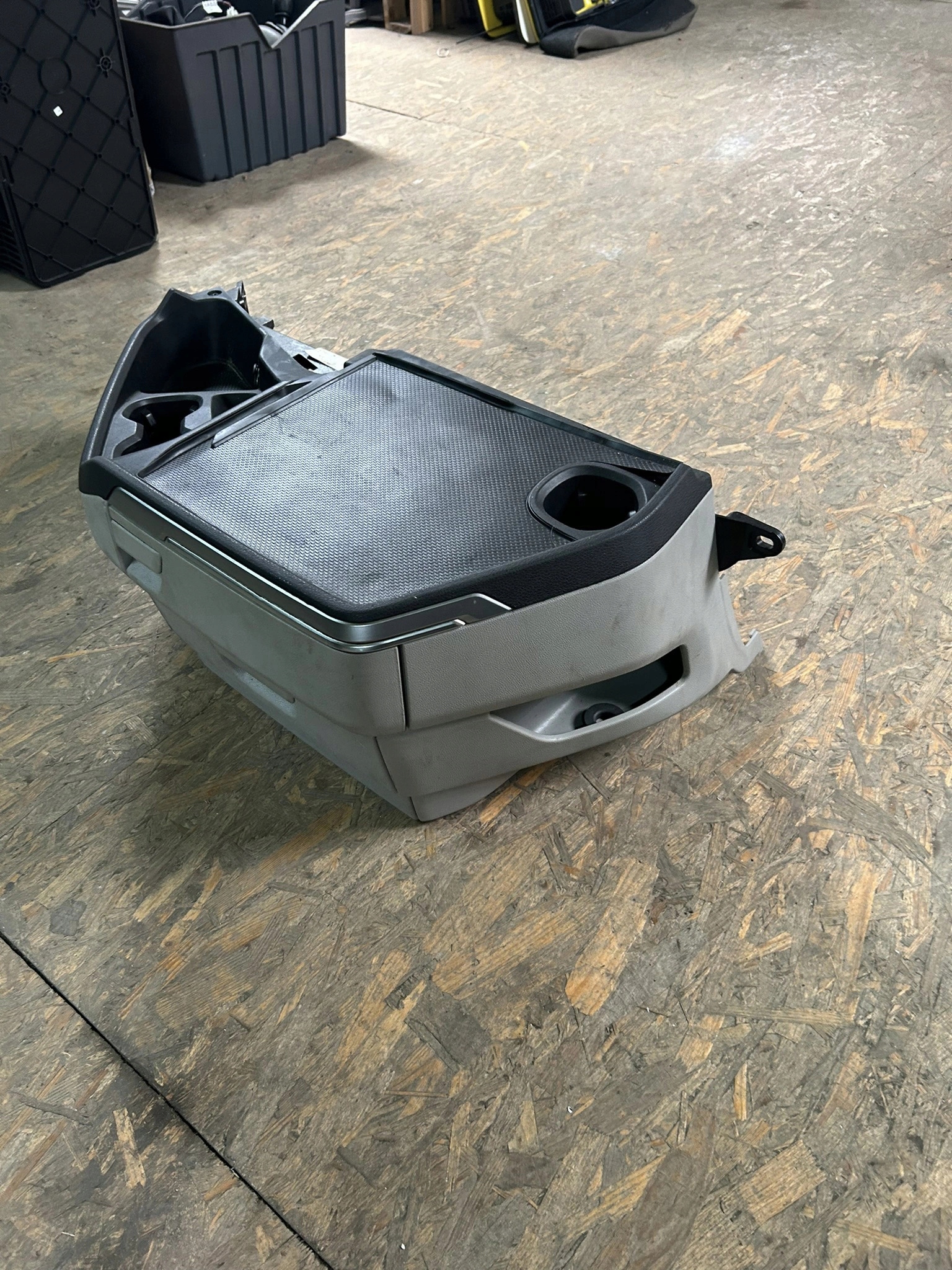 KONSOLA KOKPIT ZE SCHOWKAMI SCANIA R NTG - obrazek 2