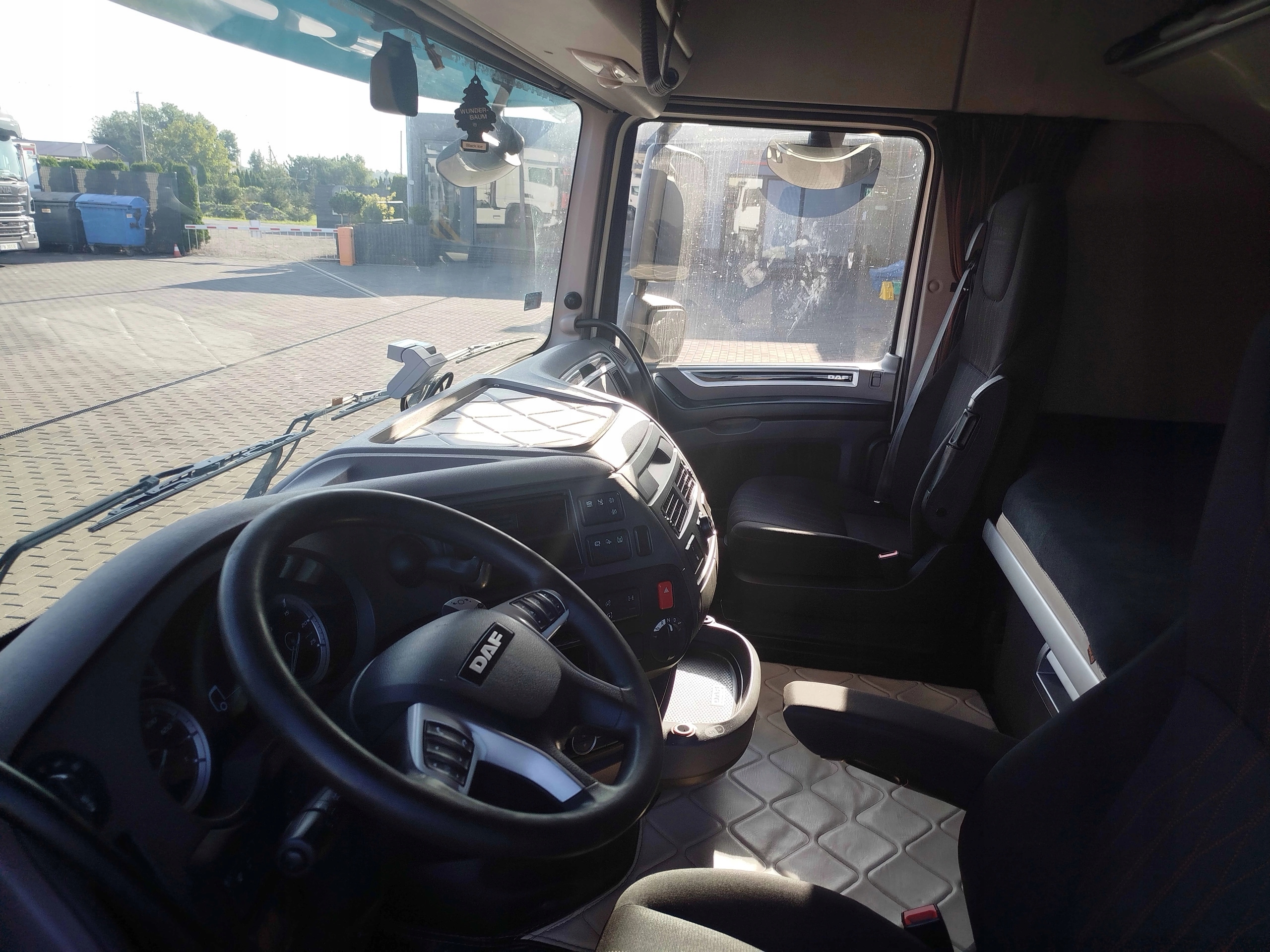 KABINA DAF XF 106 LIFT - obrazek 8