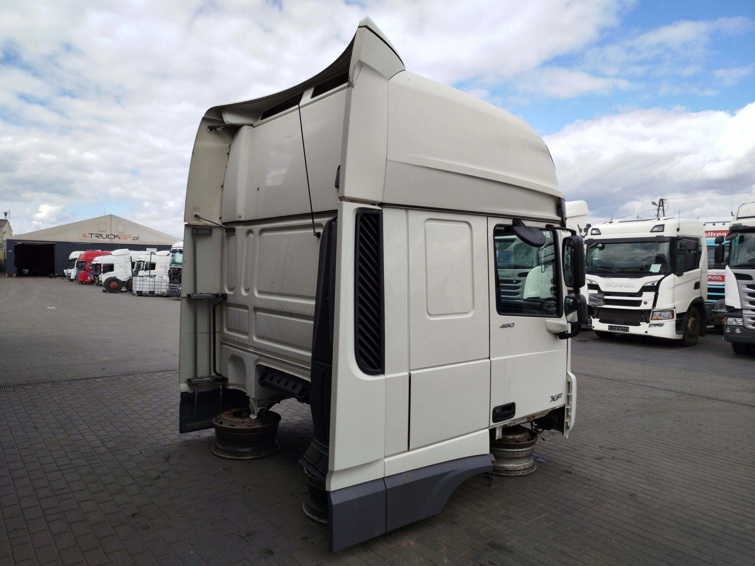 KABINA DAF XF 106 LIFT - obrazek 4