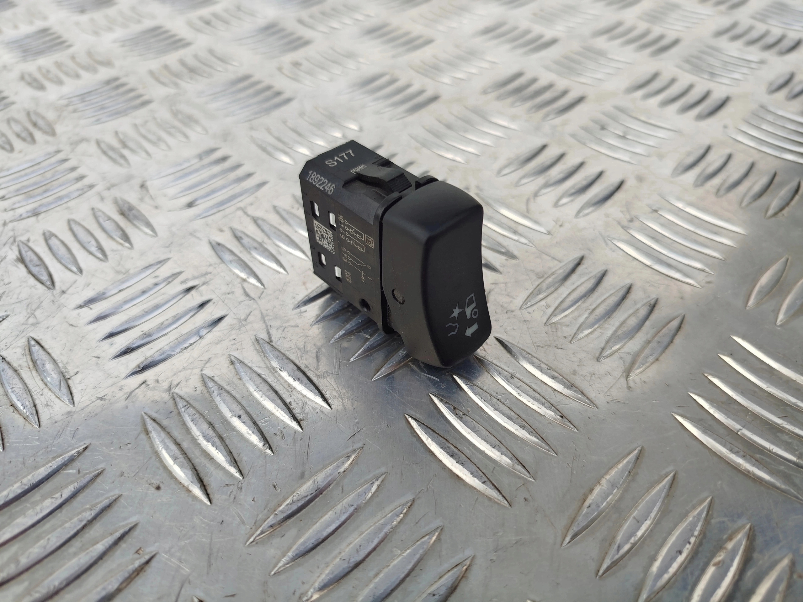 PRZEŁĄCZNIK PRZYCISK SCANIA R 1892246