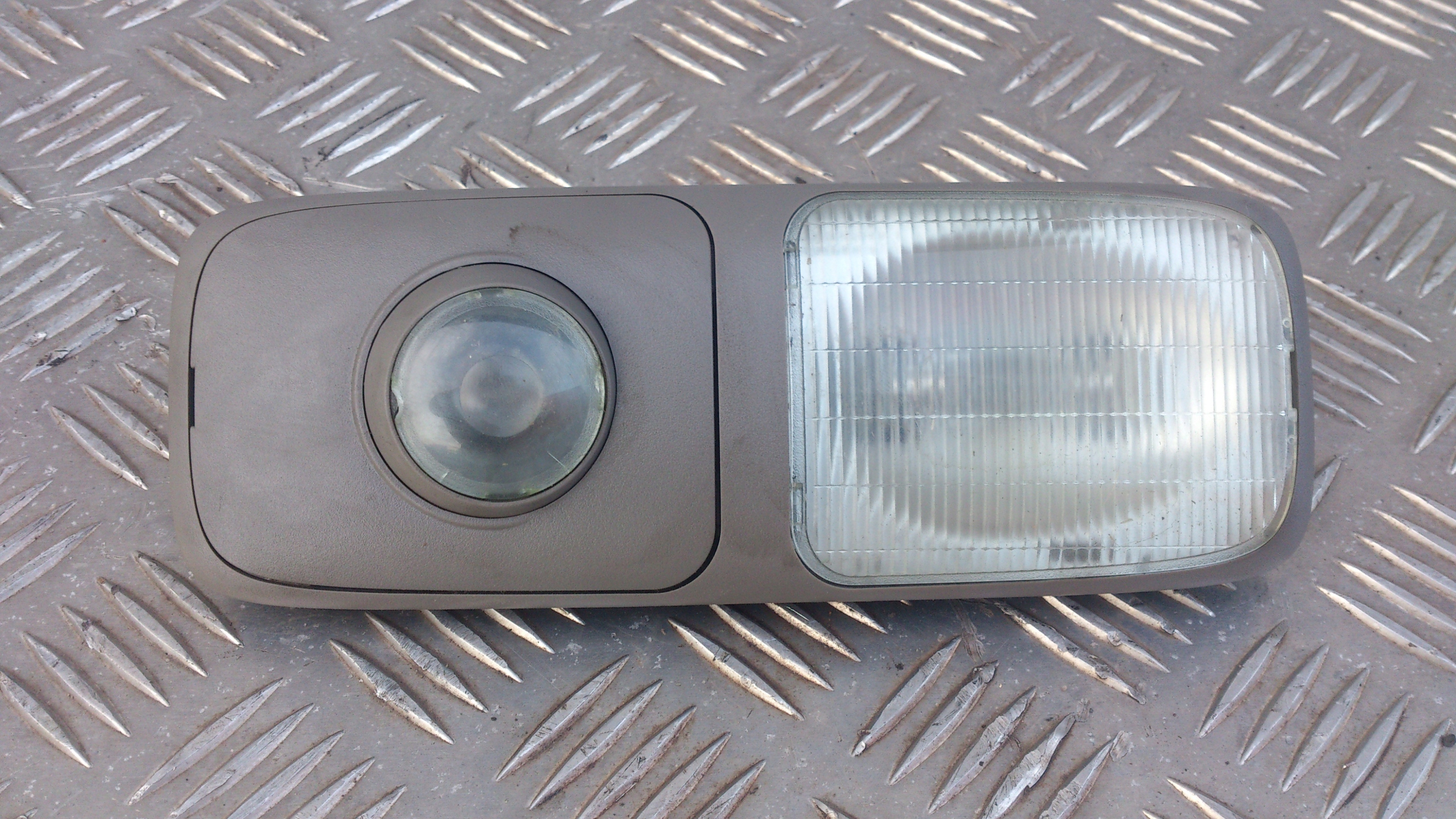 LAMPA LAMPKA OŚWIETLENIA WNETRZA KABINY DAF XF 105