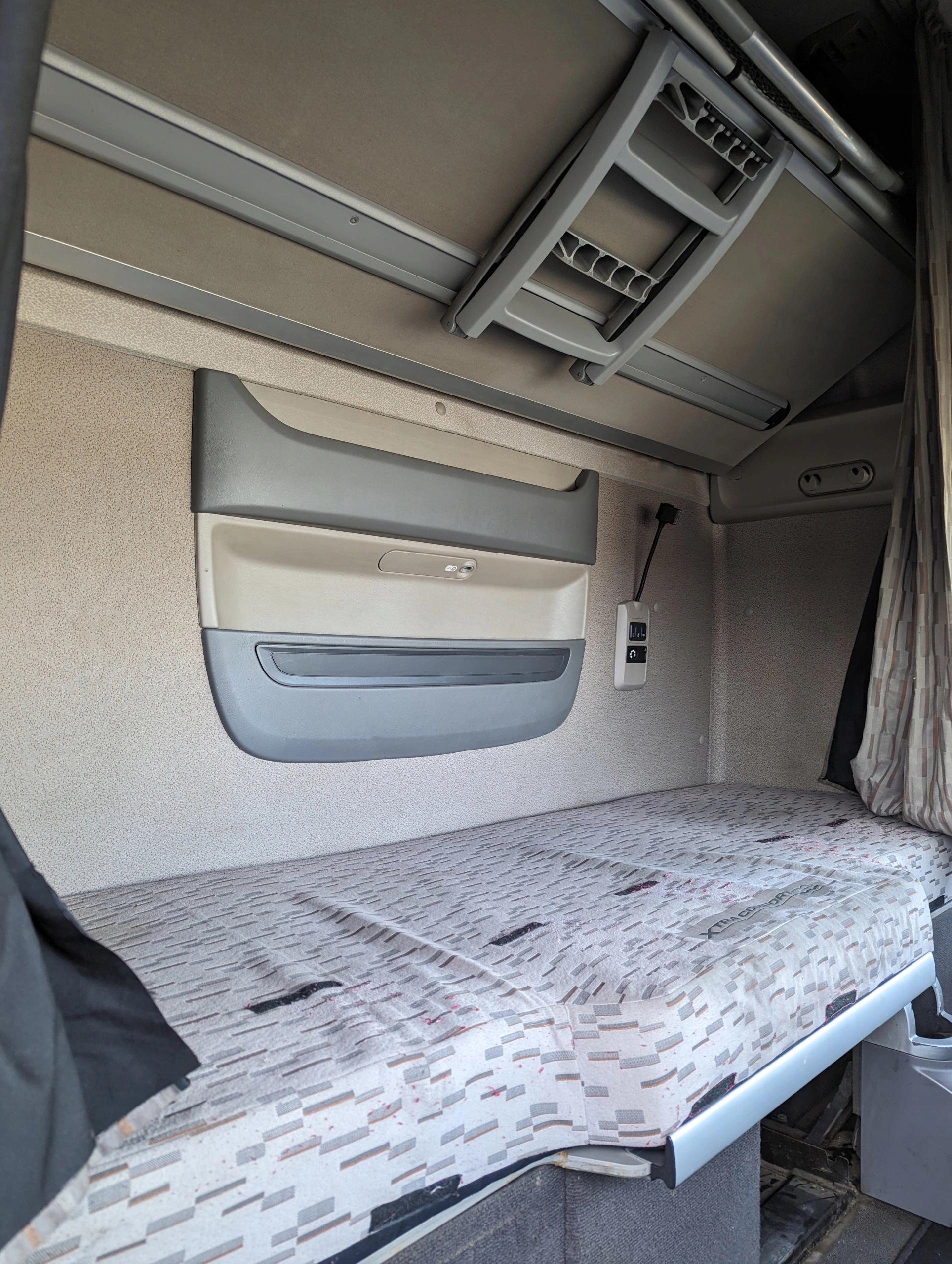 KABINA DAF XF 106 - obrazek 9