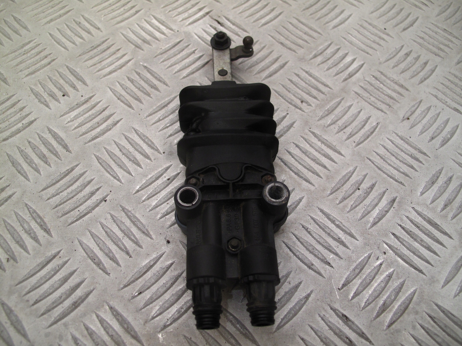 ZAWÓR REGULACJI POZIOMOWANIA PODUSZEK SCANIA R - obrazek 3