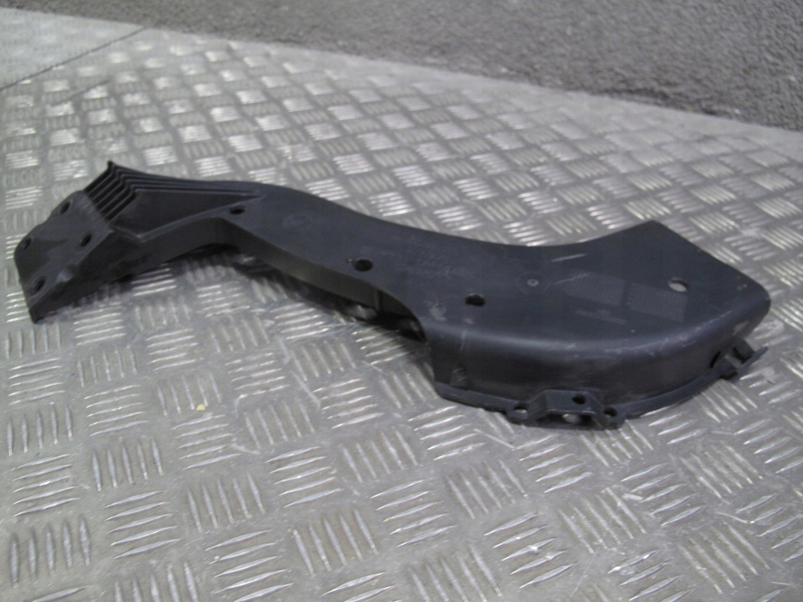 MOCOWANIE PRZEWODÓW ELEKTR KORYTKO SCANIA R S - obrazek 5