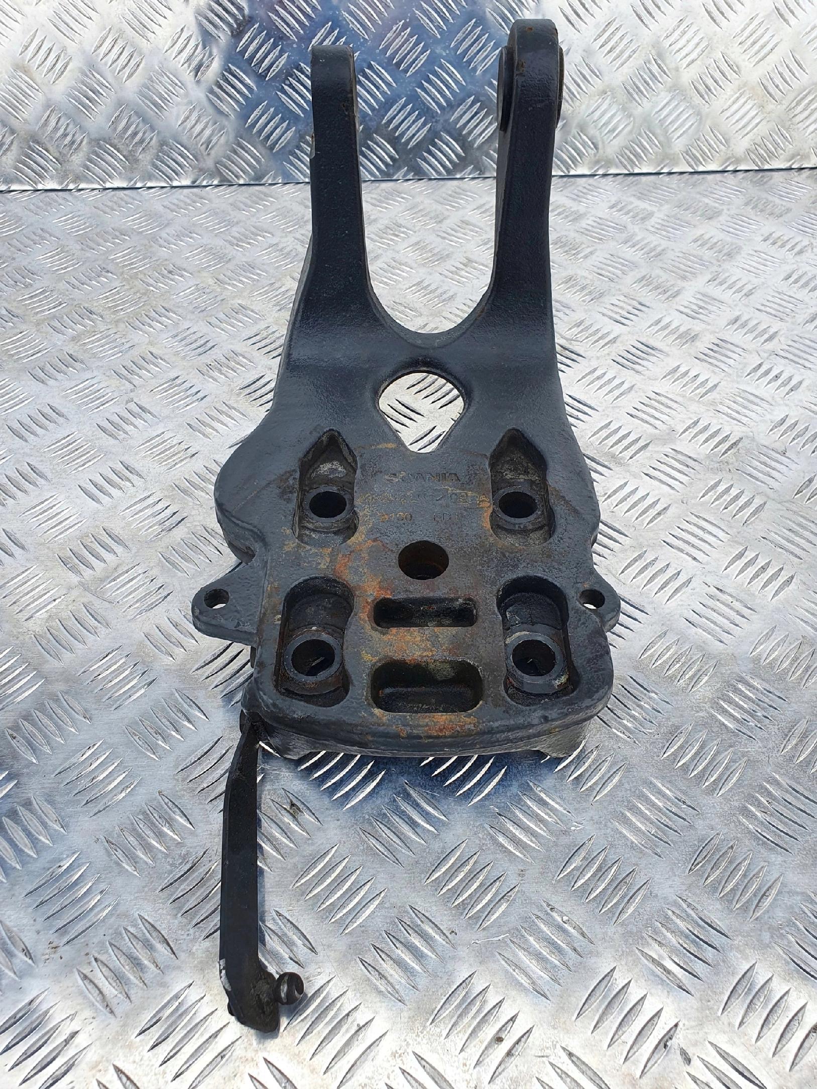 WSPORNIK DRĄŻKA REAKCYJNEGO LEWY SCANIA NTG