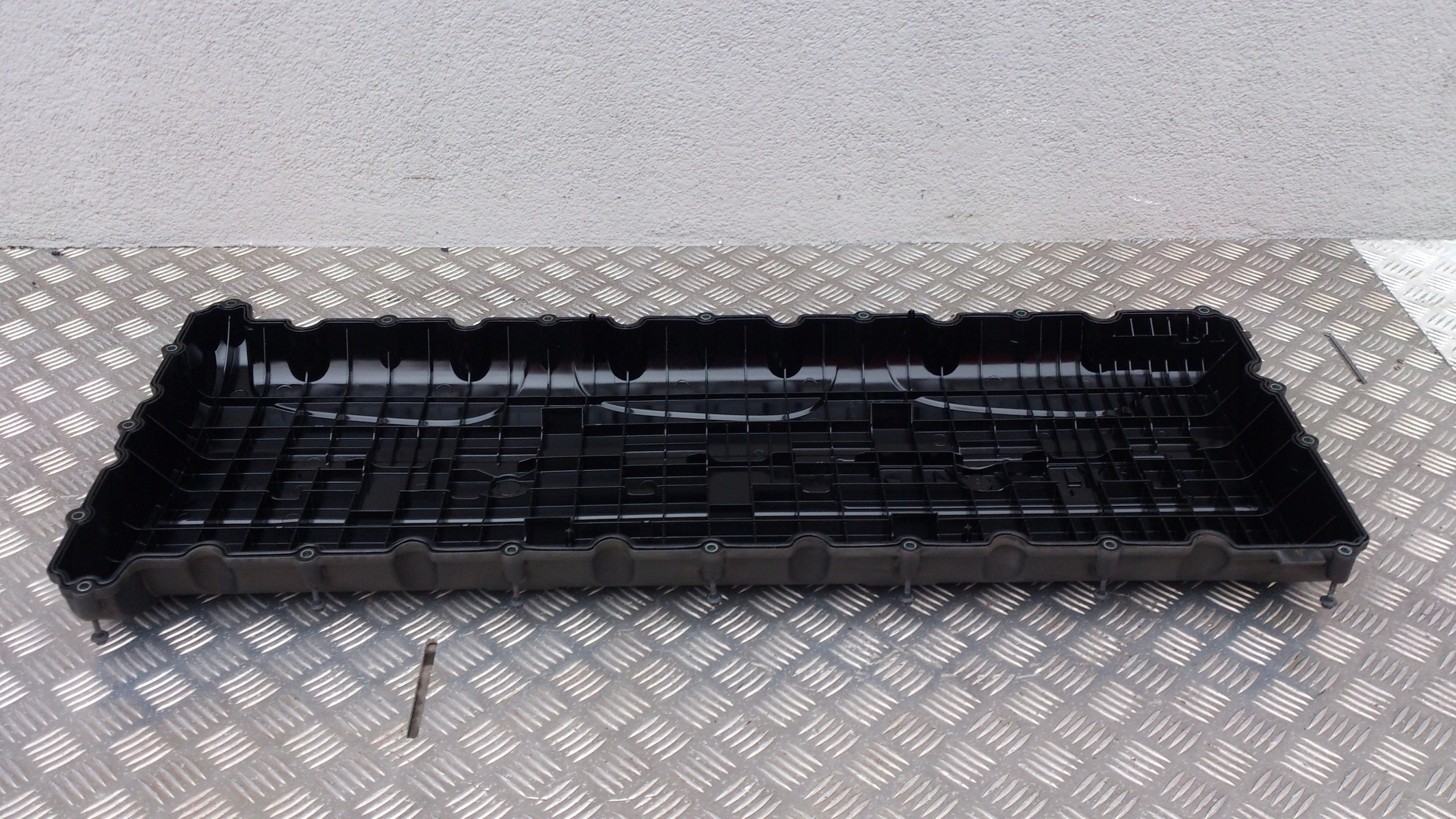 POKRYWA GÓRNA GŁOWICY ZAWORÓW DAF CF 106 - obrazek 4