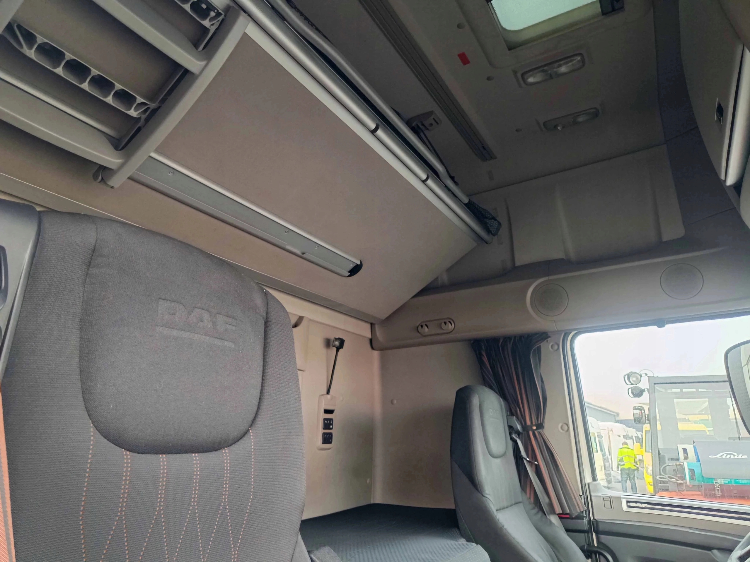 KABINA DAF XF 106 480 LIFT EURO 6 - obrazek 9