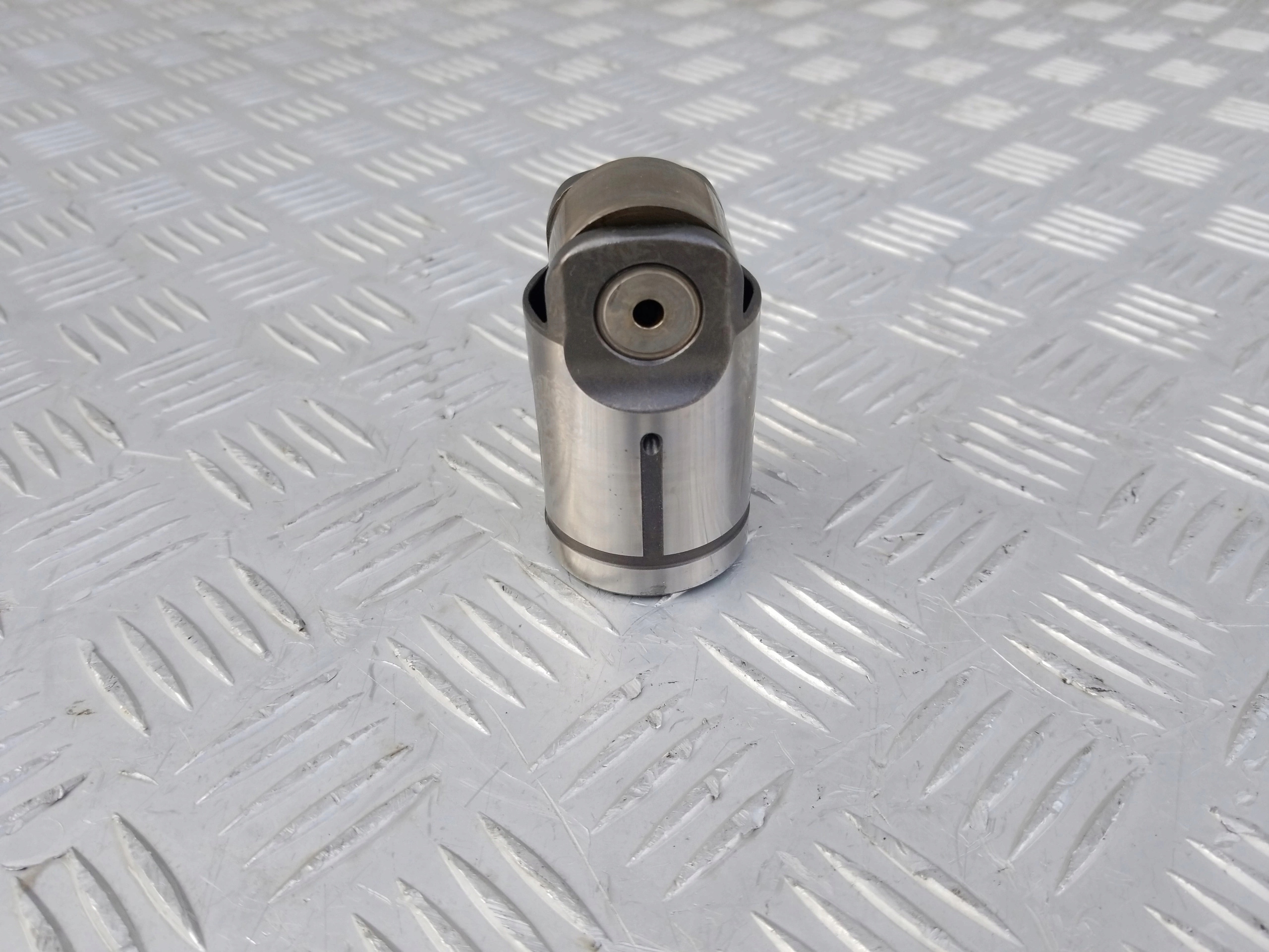 ROLKA POPYCHACZ SZKLANKA POMPY PLD DAF CF 450 MX11