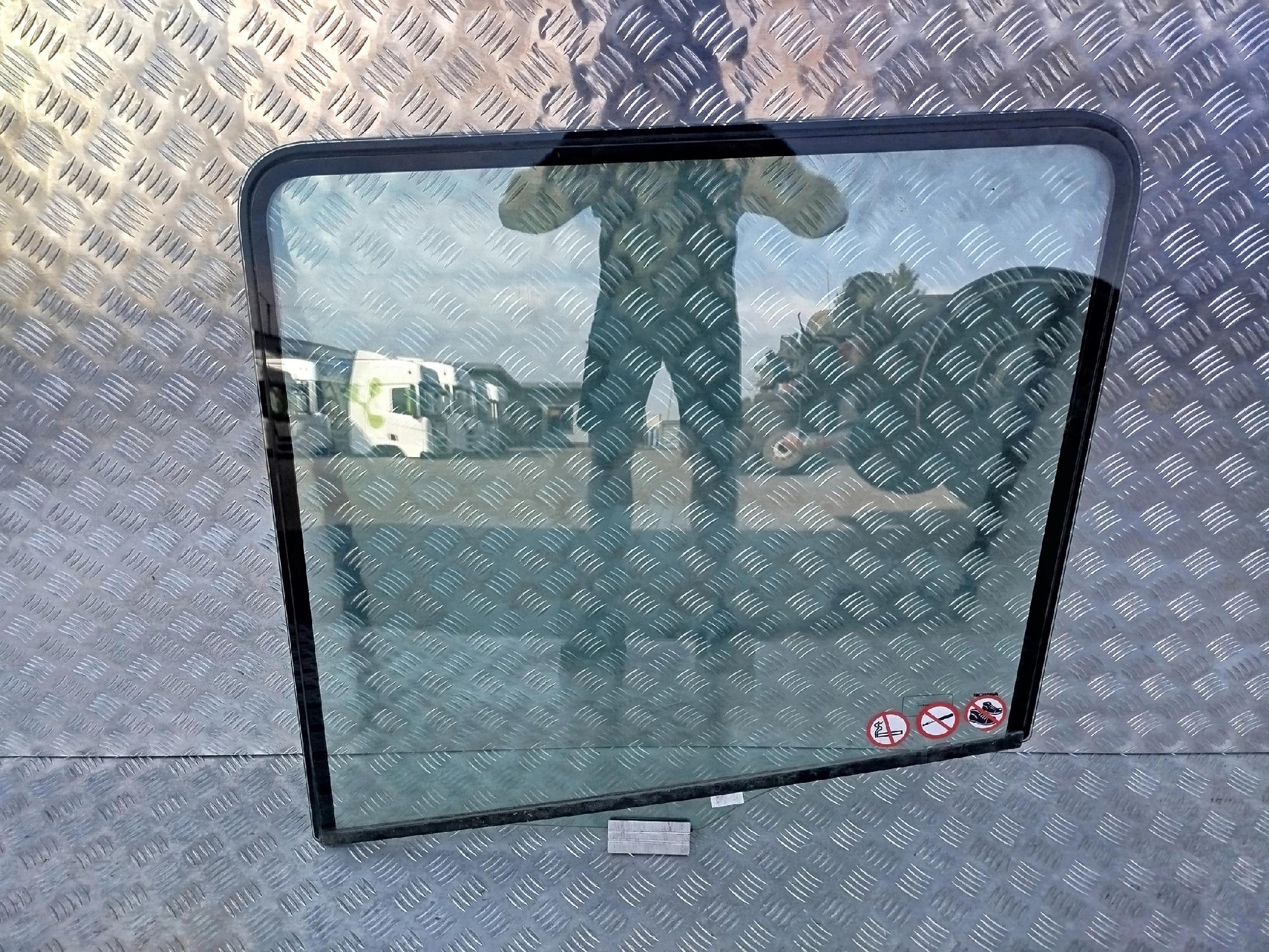 SZYBA DRZWI PODWÓJNA PRAWA SCANIA R - obrazek 3