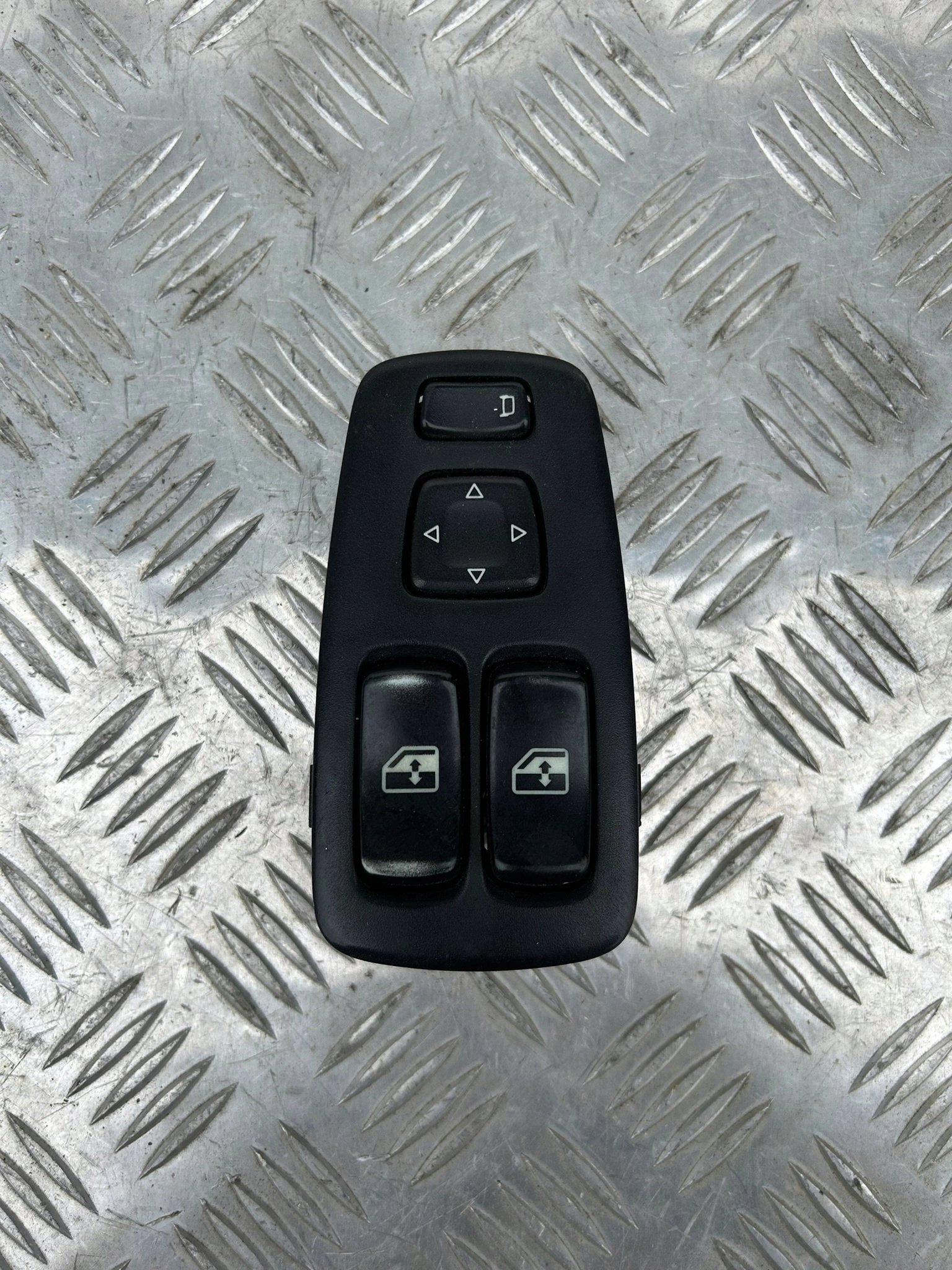 WŁĄCZNIK PRZEŁĄCZNIK SZYB I LUSTEREK SCANIA R