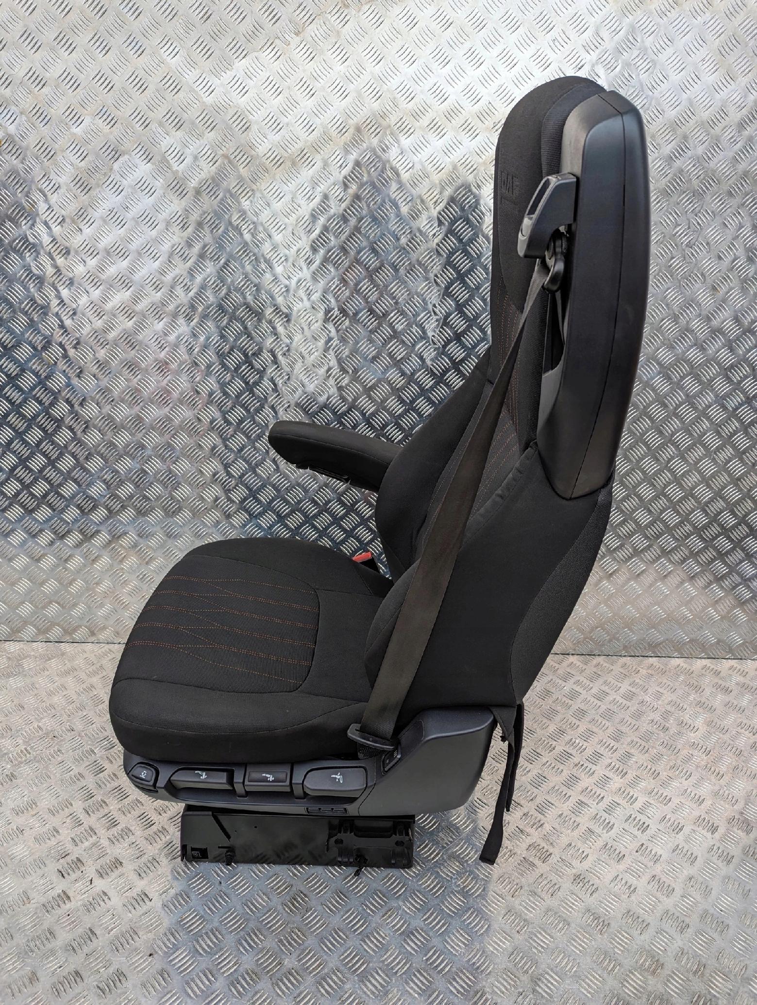 FOTEL KIEROWCY DAF XF 106 LIFT - obrazek 2