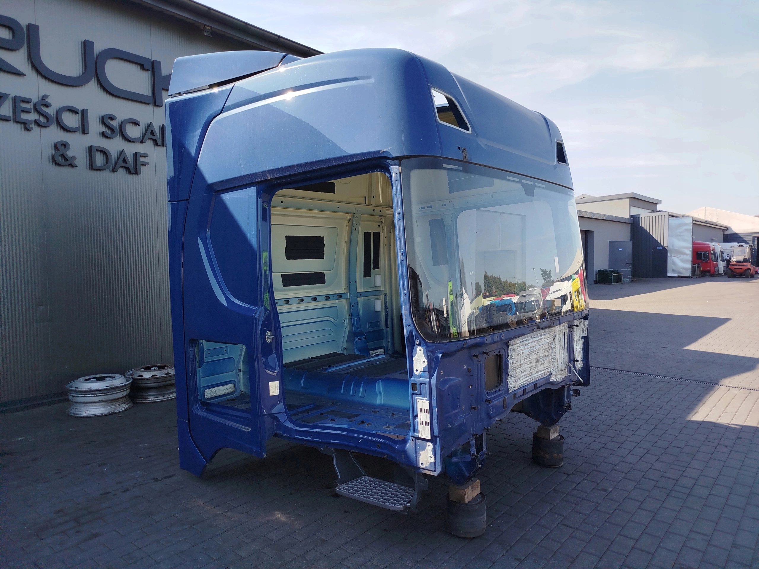 KABINA GOŁA SCANIA R NTG - obrazek 2