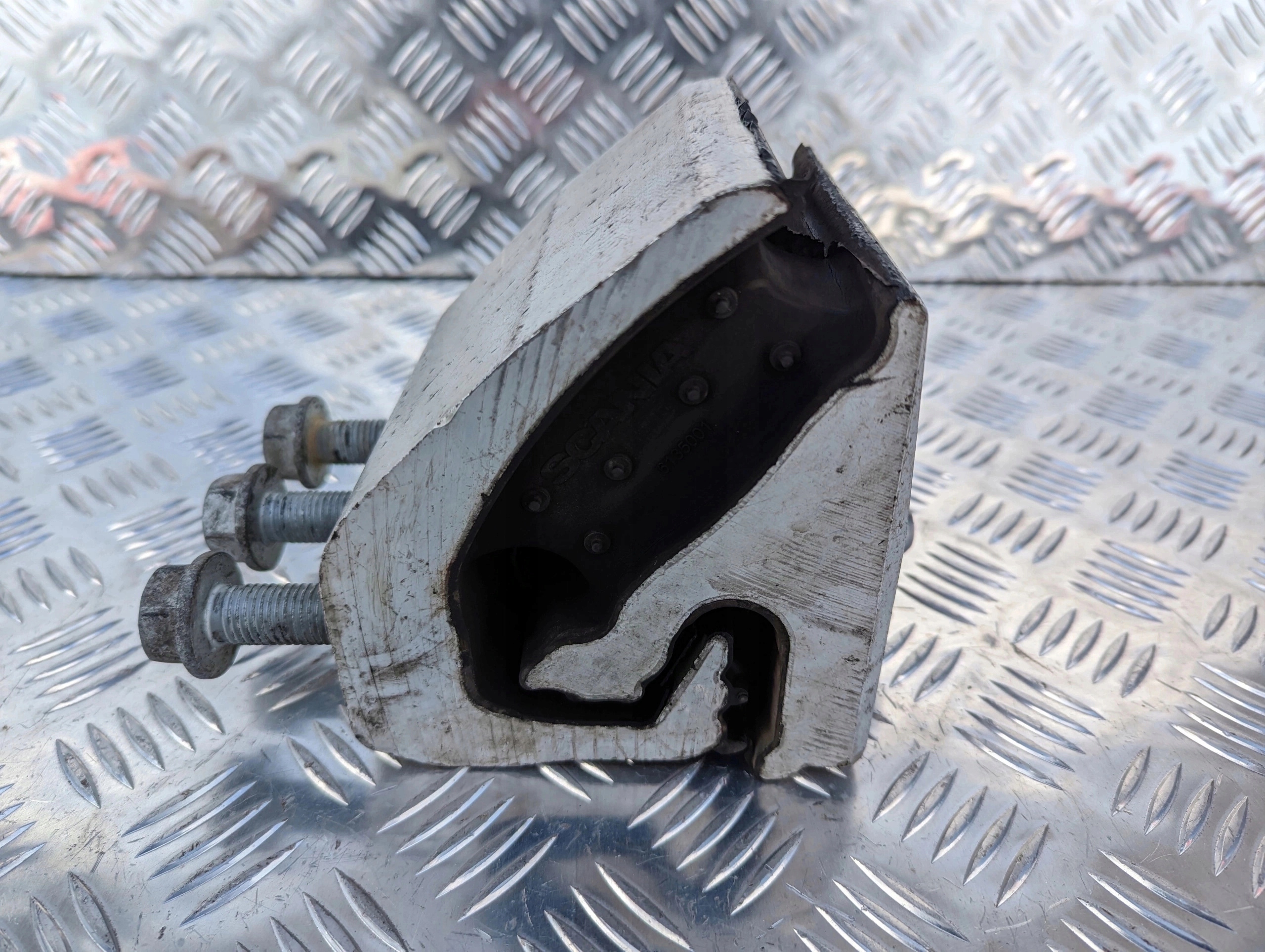 PODUSZKA SILNIKA SCANIA NTG