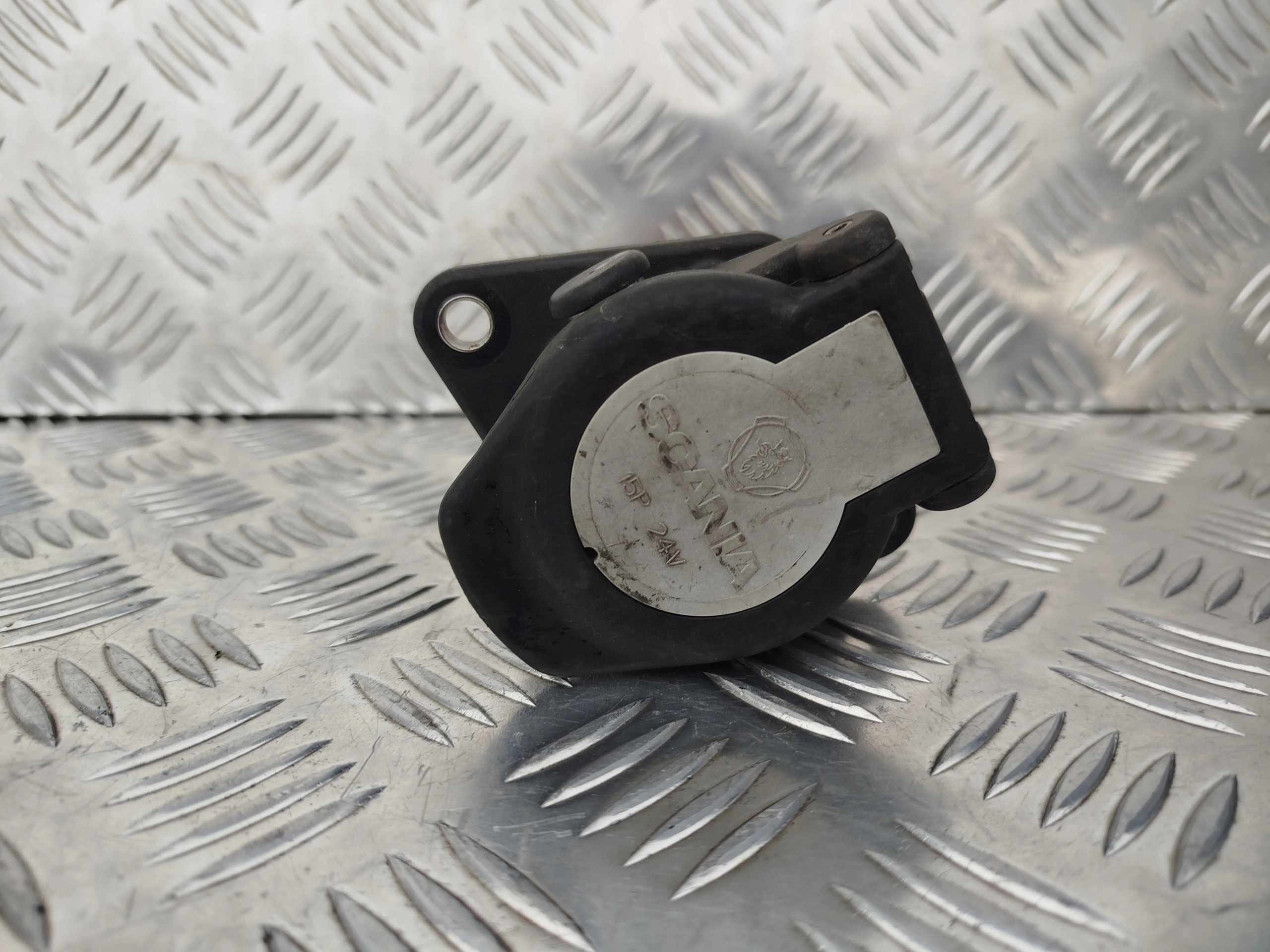 GNIAZDO INSTALACJI SCANIA NTG - obrazek 2