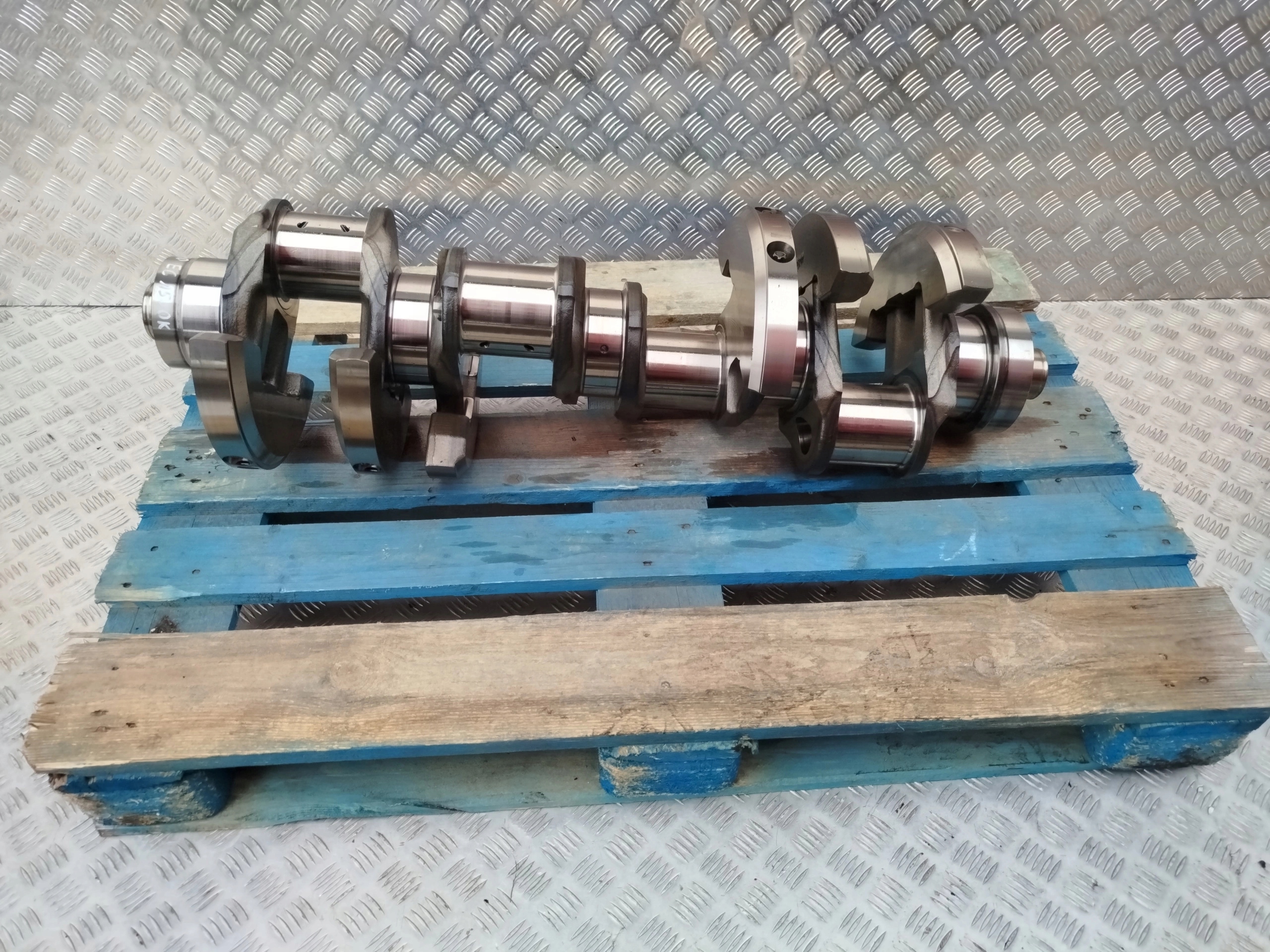 WAŁ KORBOWY SCANIA V8 EURO 6