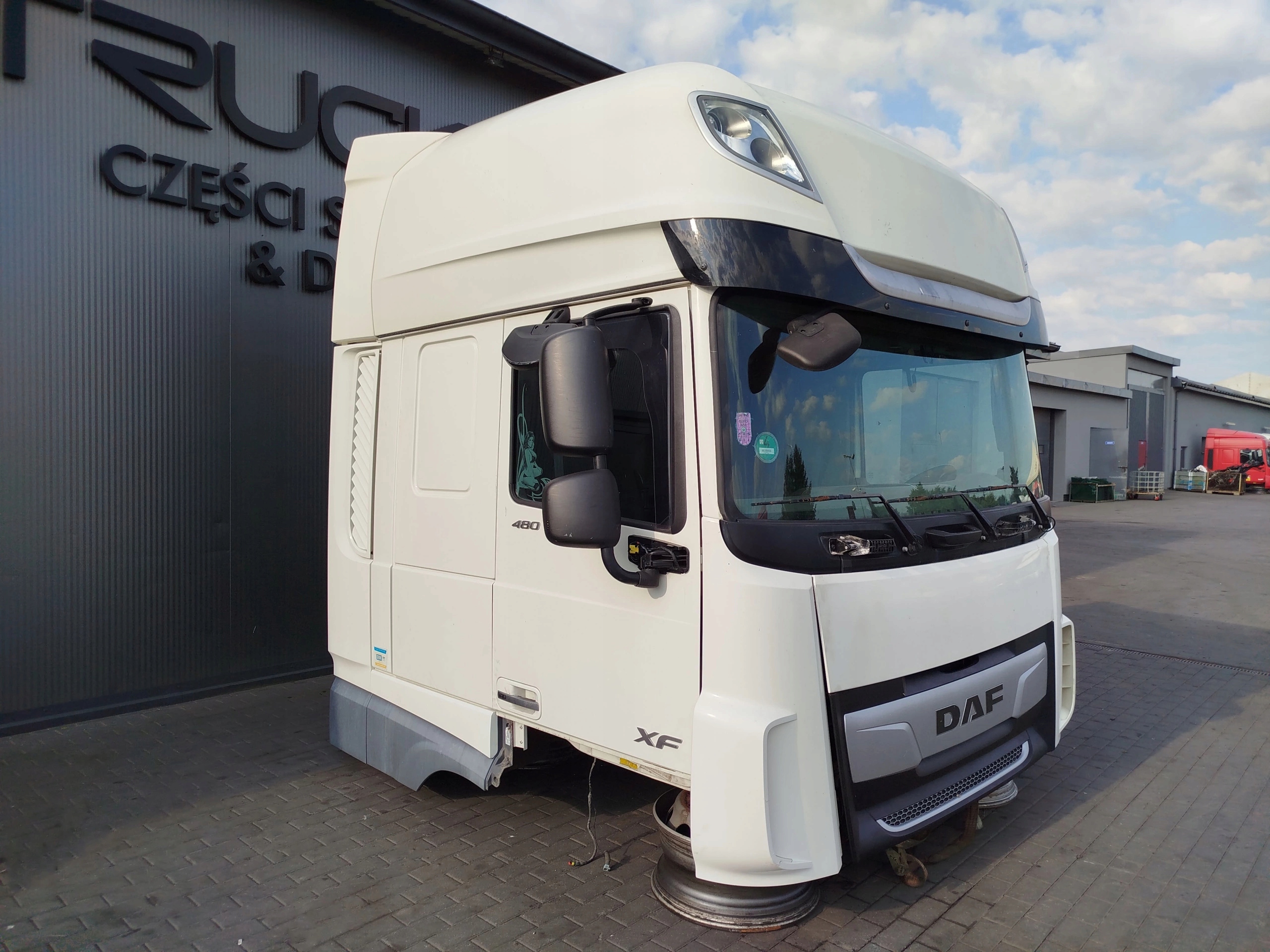 KABINA DAF XF 106 LIFT - obrazek 2