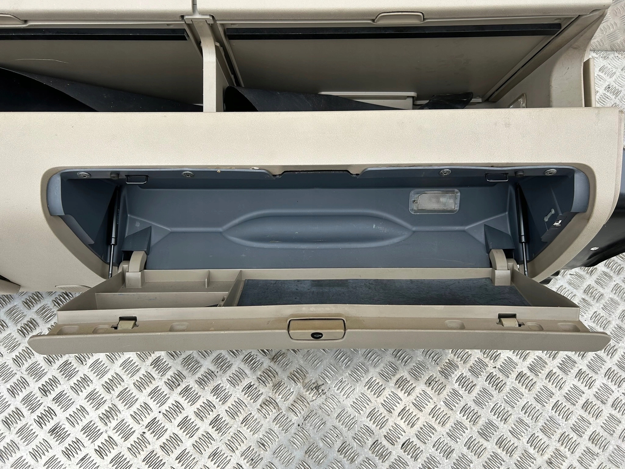 PÓŁKA KOKPIT GÓRNY SCANIA R STREAMLINE - obrazek 2