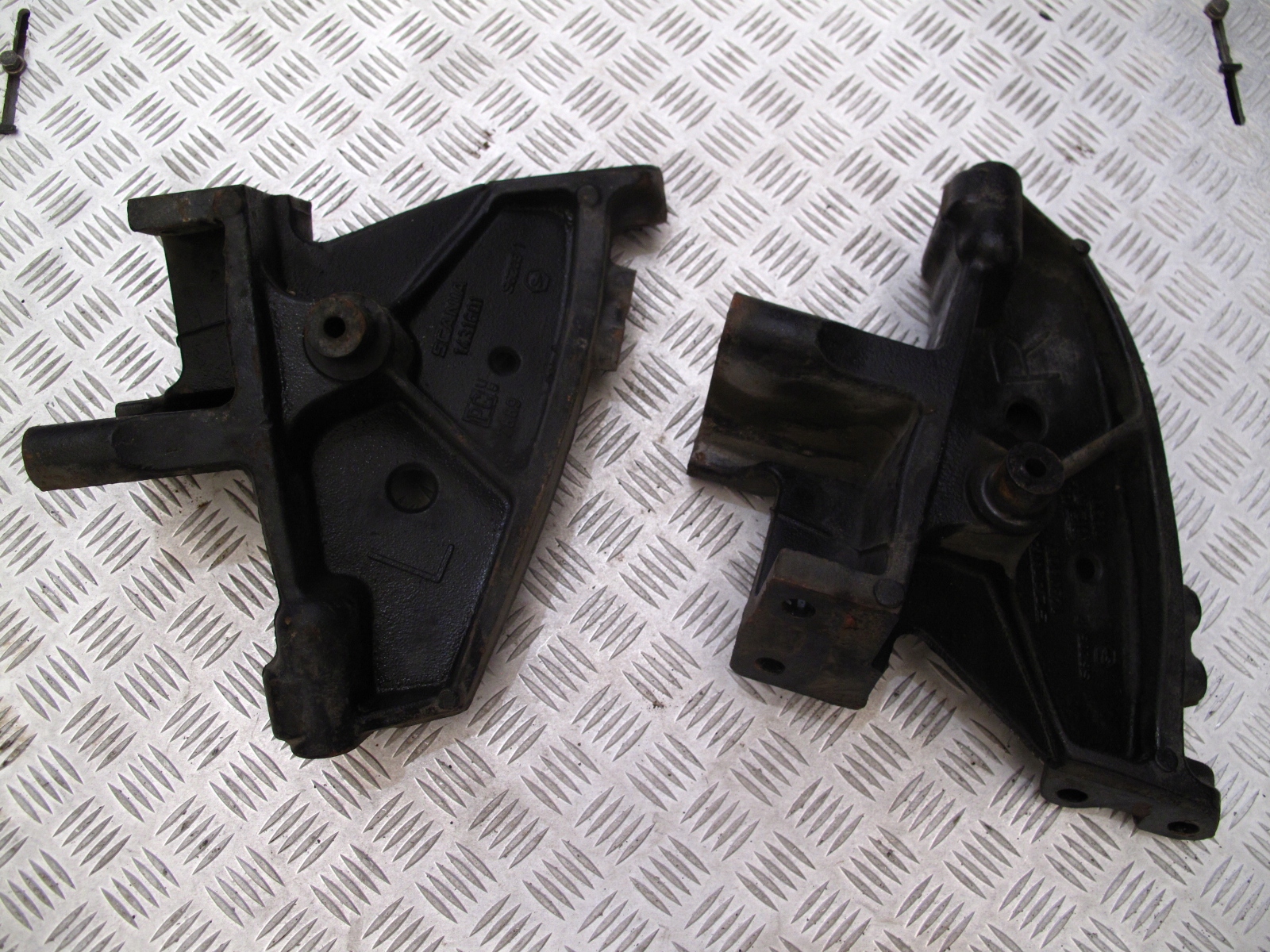 MOCOWANIE BELKI ZDERZAKA SCANIA R - obrazek 2