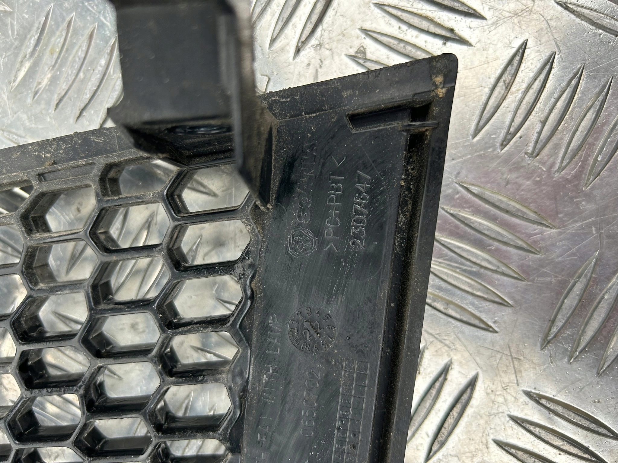 BOCZNA SIATKA KRATKA ATRAPY SCANIA R - obrazek 2