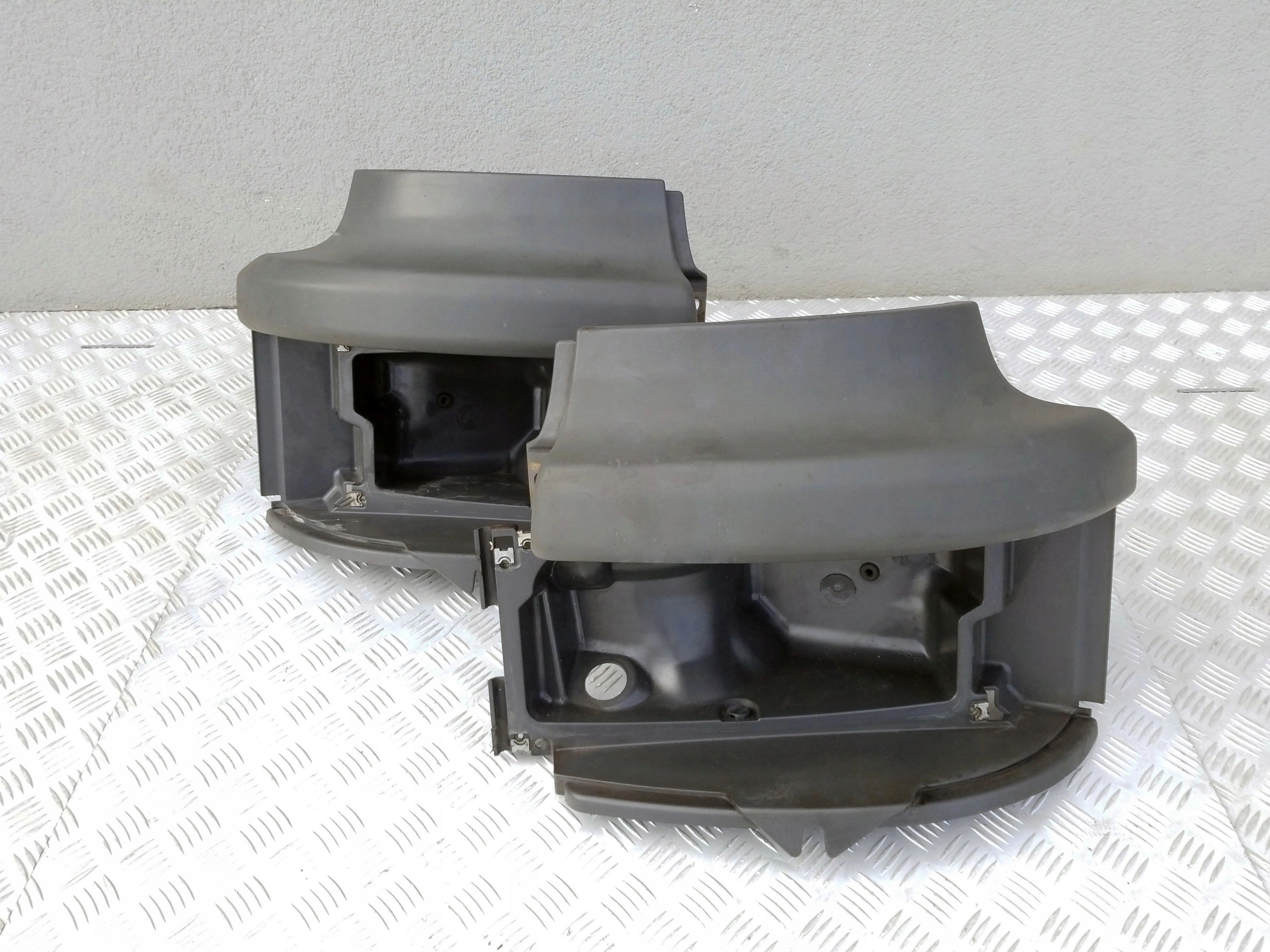 OBUDOWA GARNEK LAMPY REFLEKTORA OKULAR SCANIA R - obrazek 3