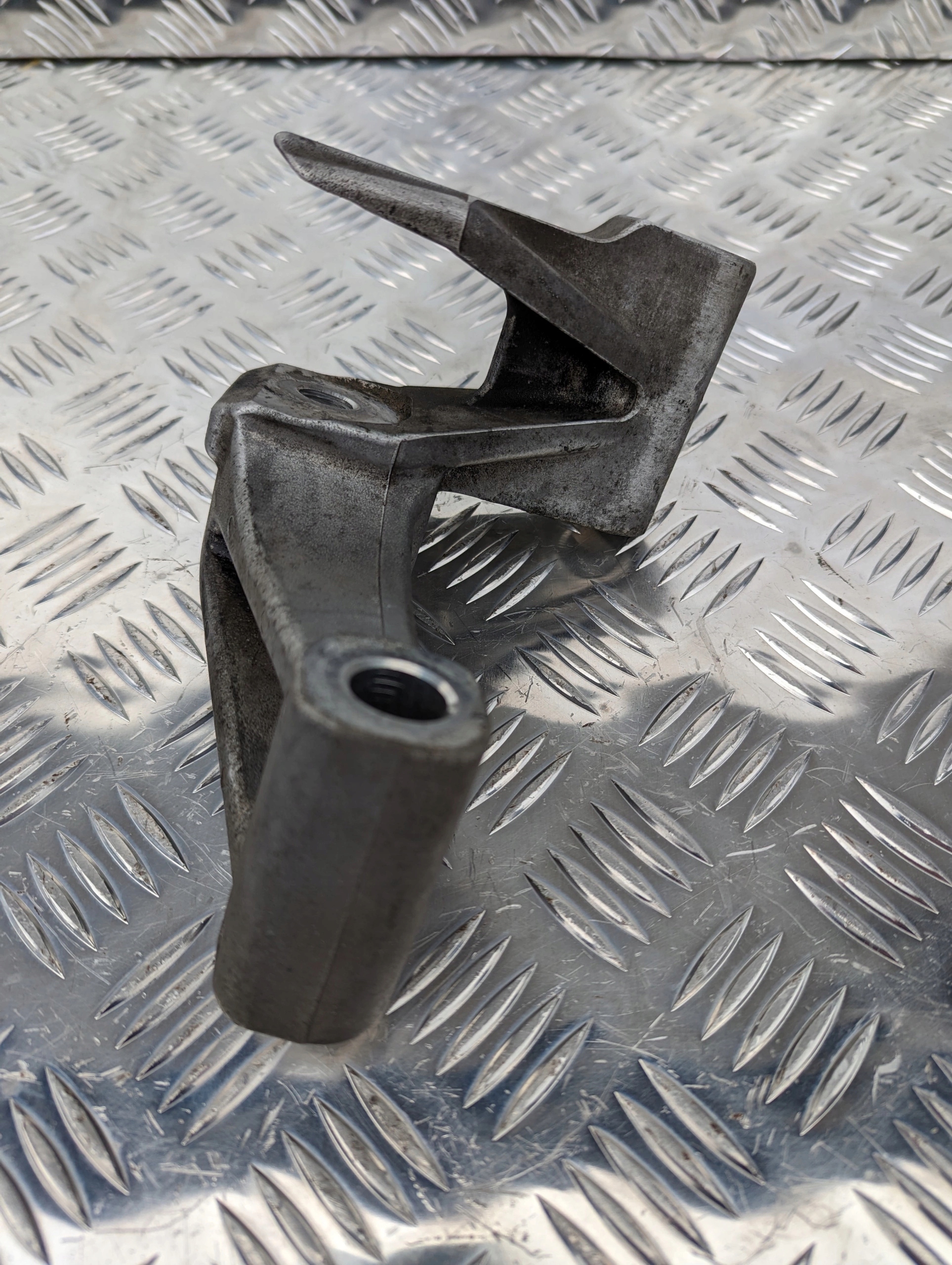 WSPORNIK SIŁOWNIKA KABINY SCANIA R NTG