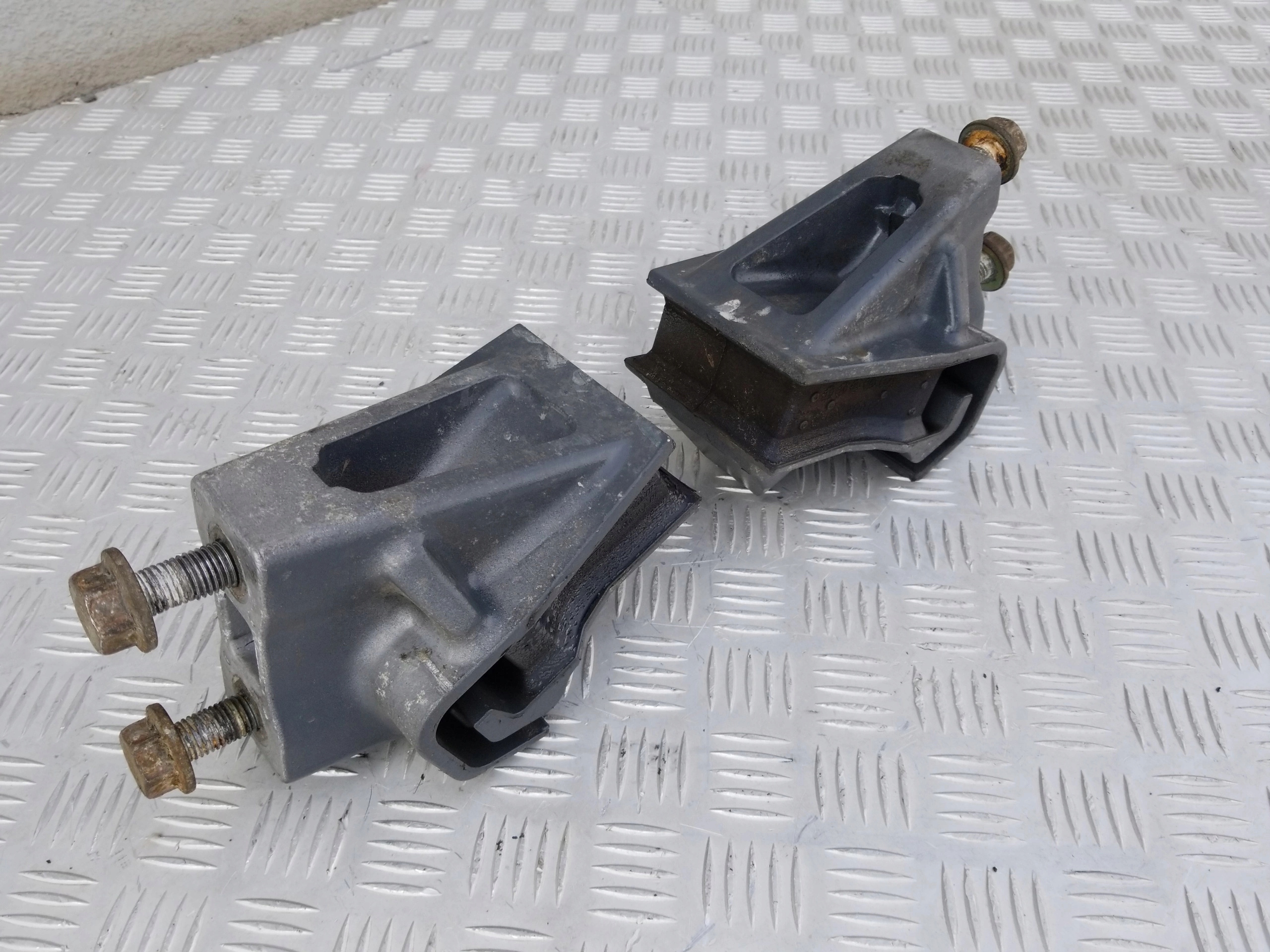 PODUSZKA SILNIKA PRZEDNIA DAF CF 450 LIFT XF 106 E - obrazek 2