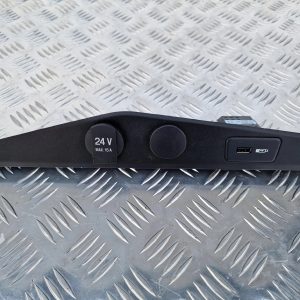 PANEL GNIAZDO USB ZAPALNICZKA SCANIA NTG