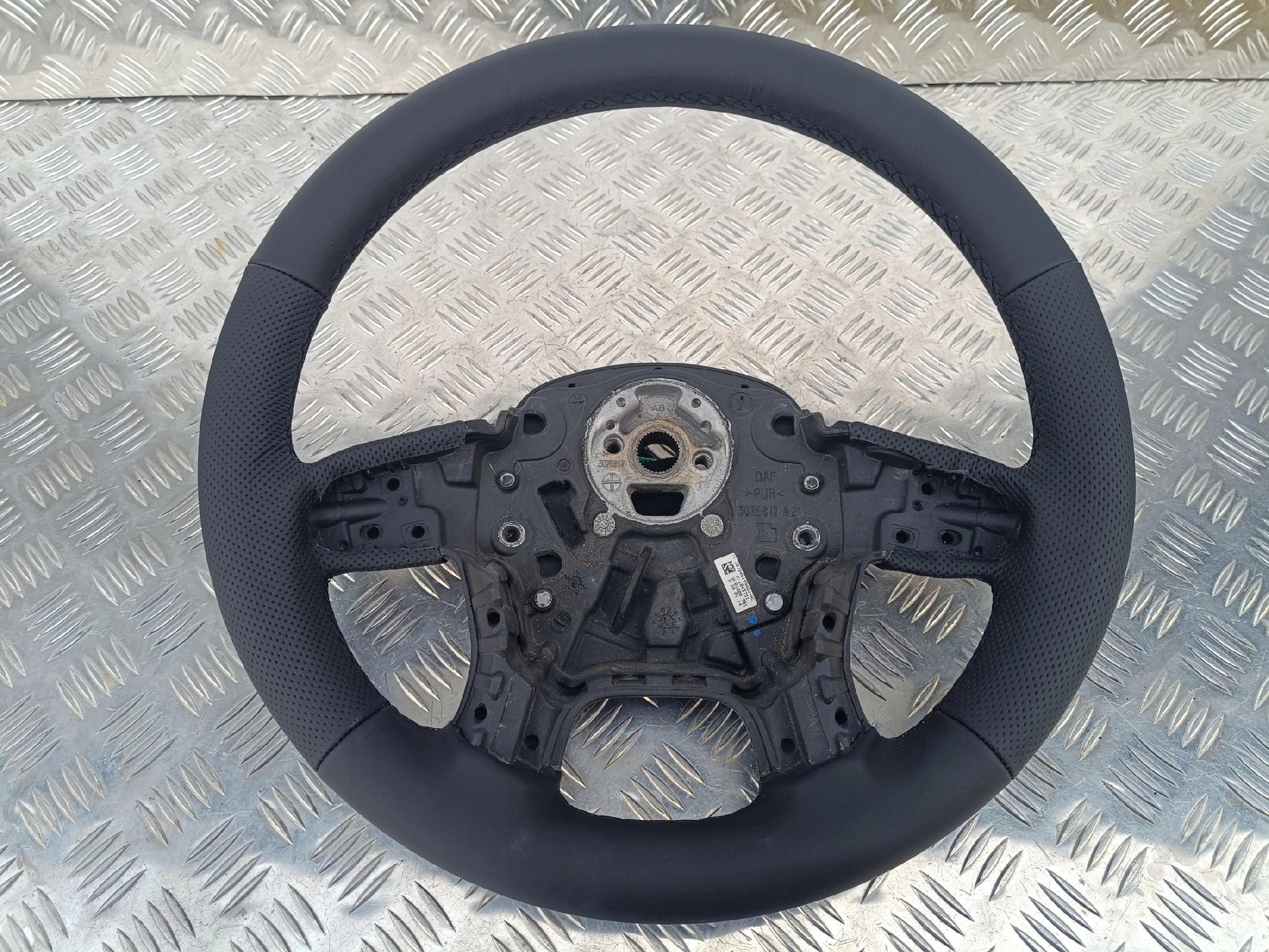 KIEROWNICA OBSZYTA DAF XF 106