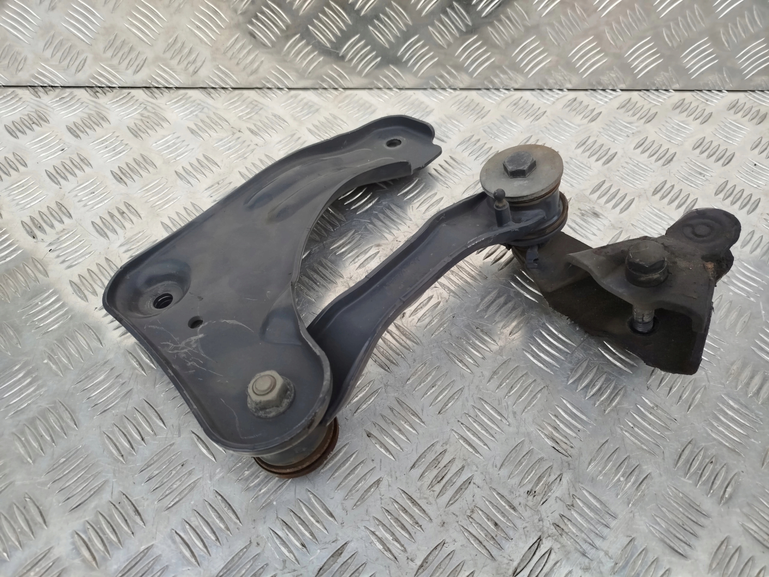 WSPORNIK ZAWIESZENIA PRAWY KABINY SCANIA R NTG