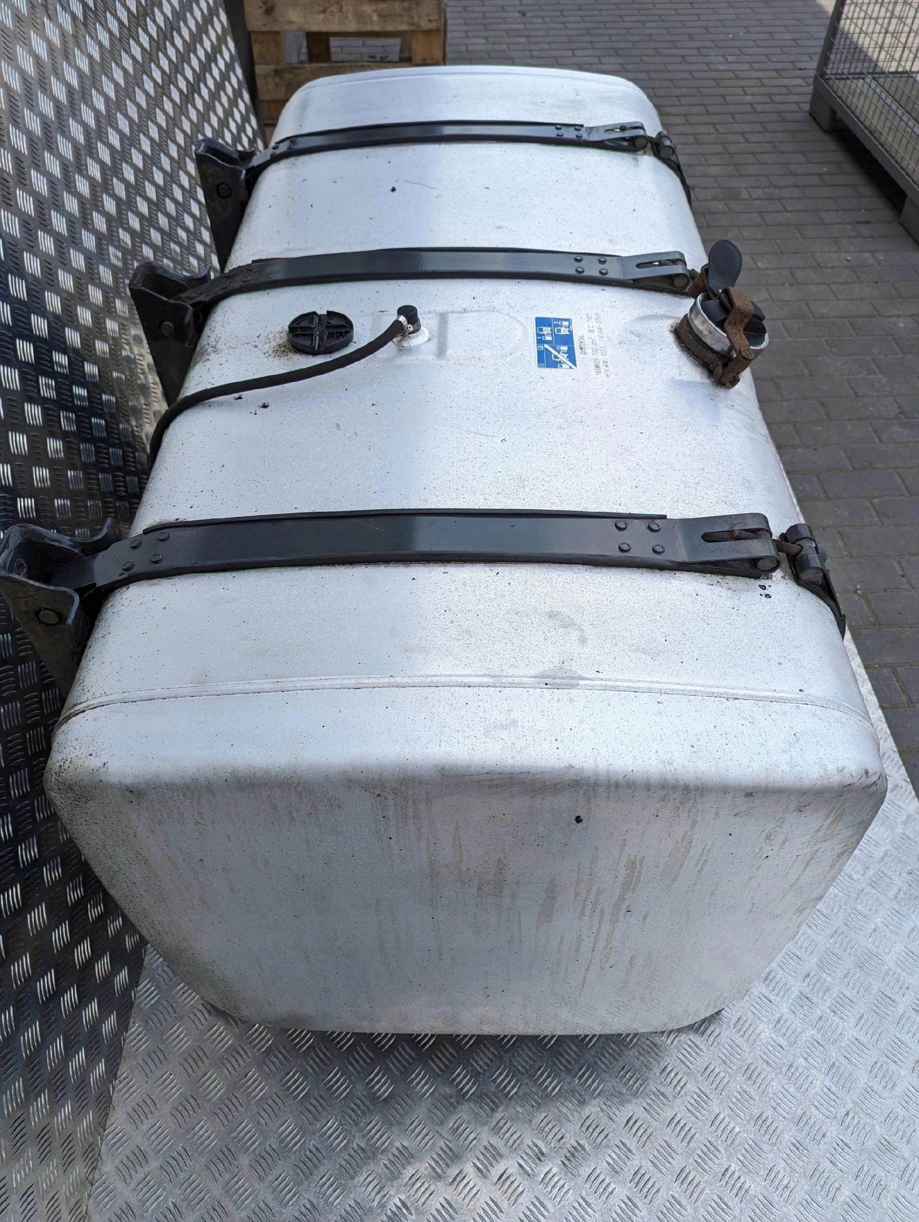 ZBIORNIK PALIWA SCANIA 700 LITRÓW - obrazek 2