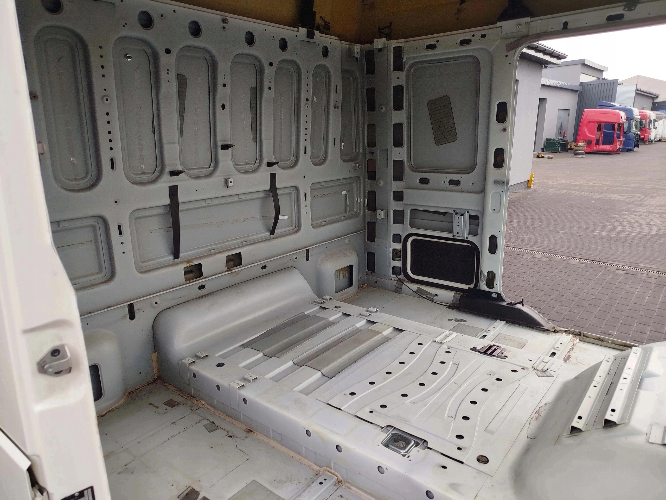 KABINA GOŁA DAF XF 106 LIFT - obrazek 9