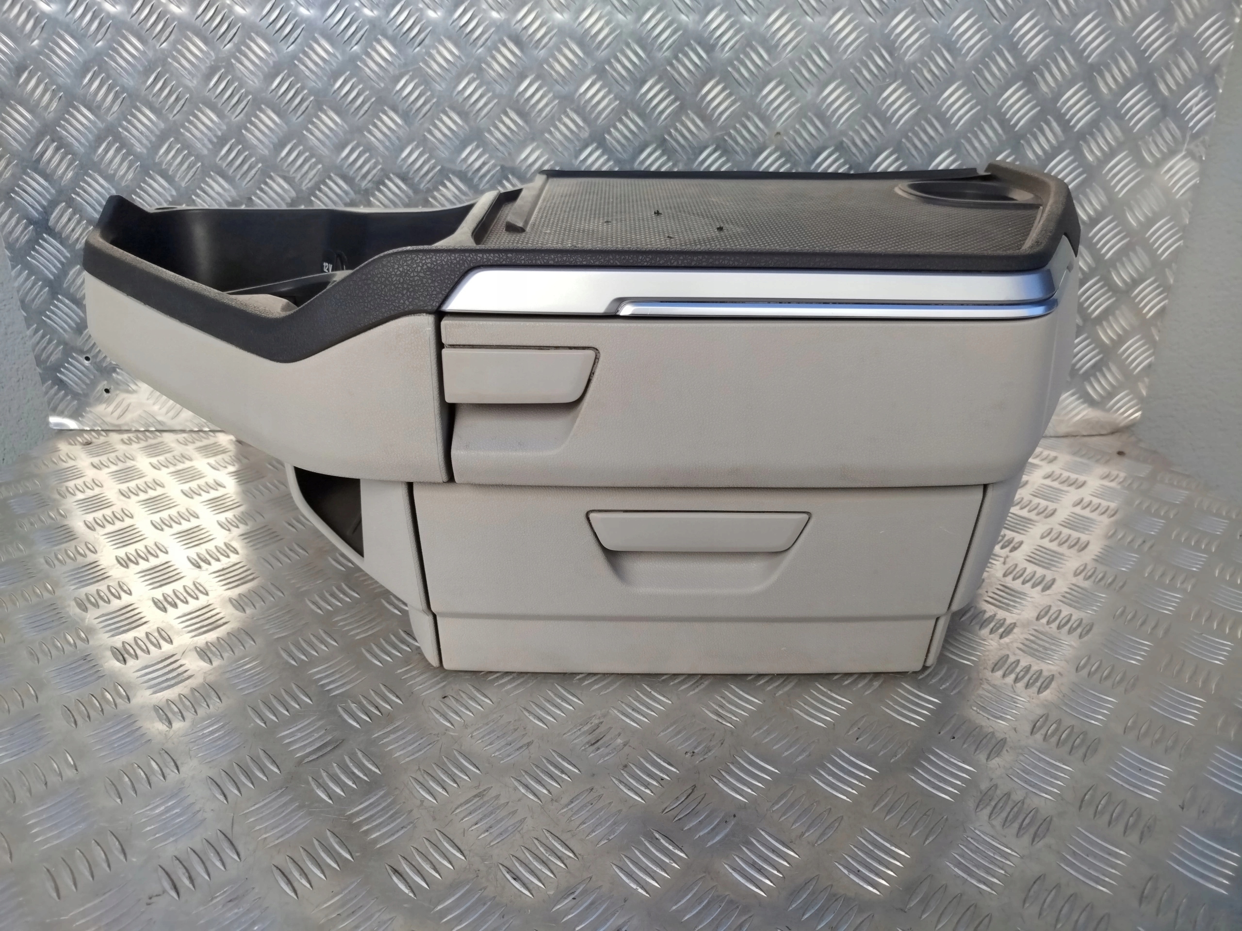 PÓŁKA SZUFLADA KOKPITU NA TUNEL ŚRODKOWY SCANIA R NTG - obrazek 2