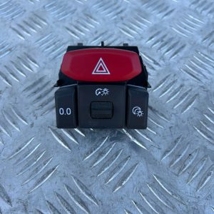 WŁĄCZNIK ŚWIATEŁ AWARYJNYCH SCANIA NTG