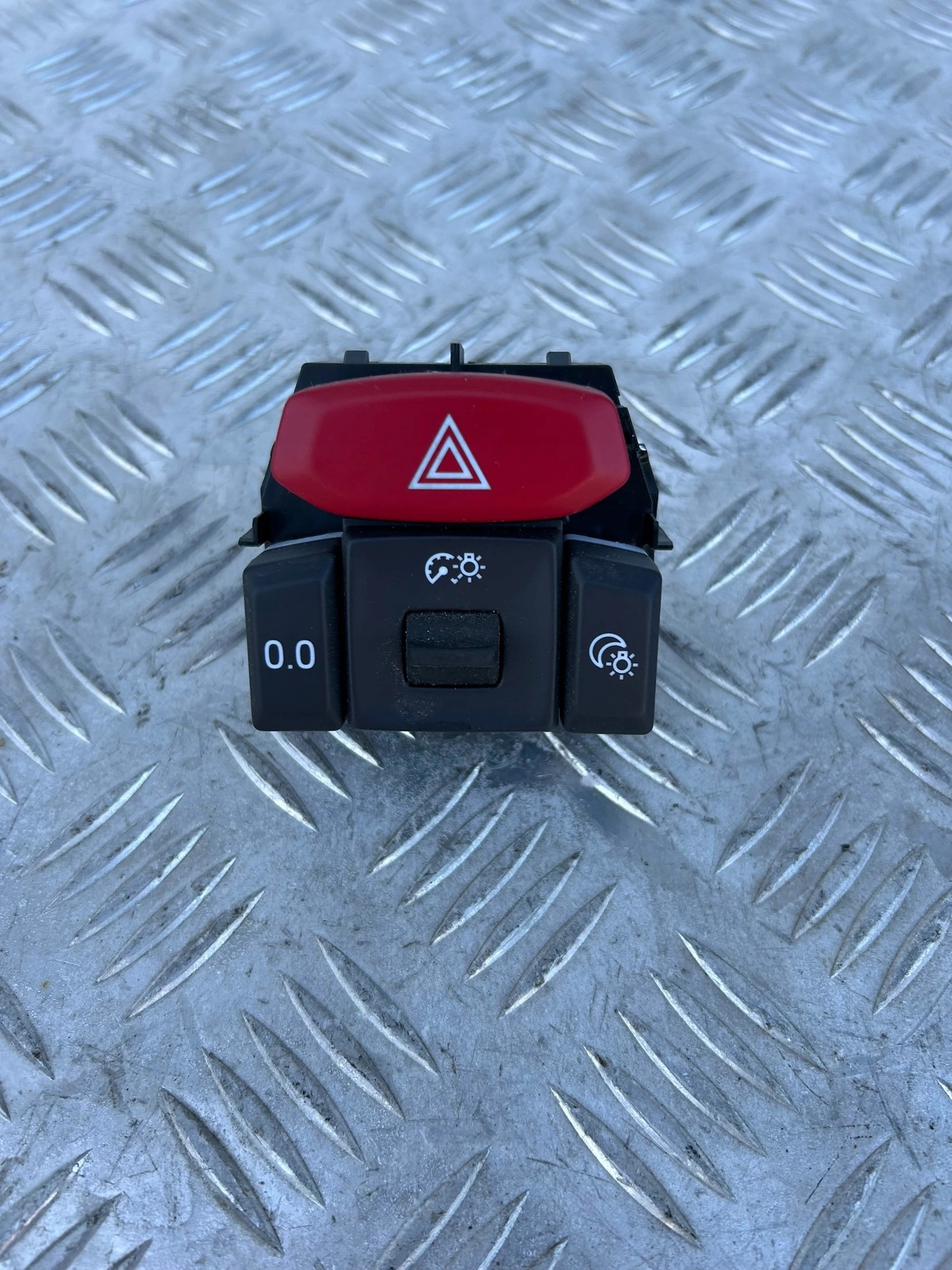 WŁĄCZNIK ŚWIATEŁ AWARYJNYCH SCANIA NTG