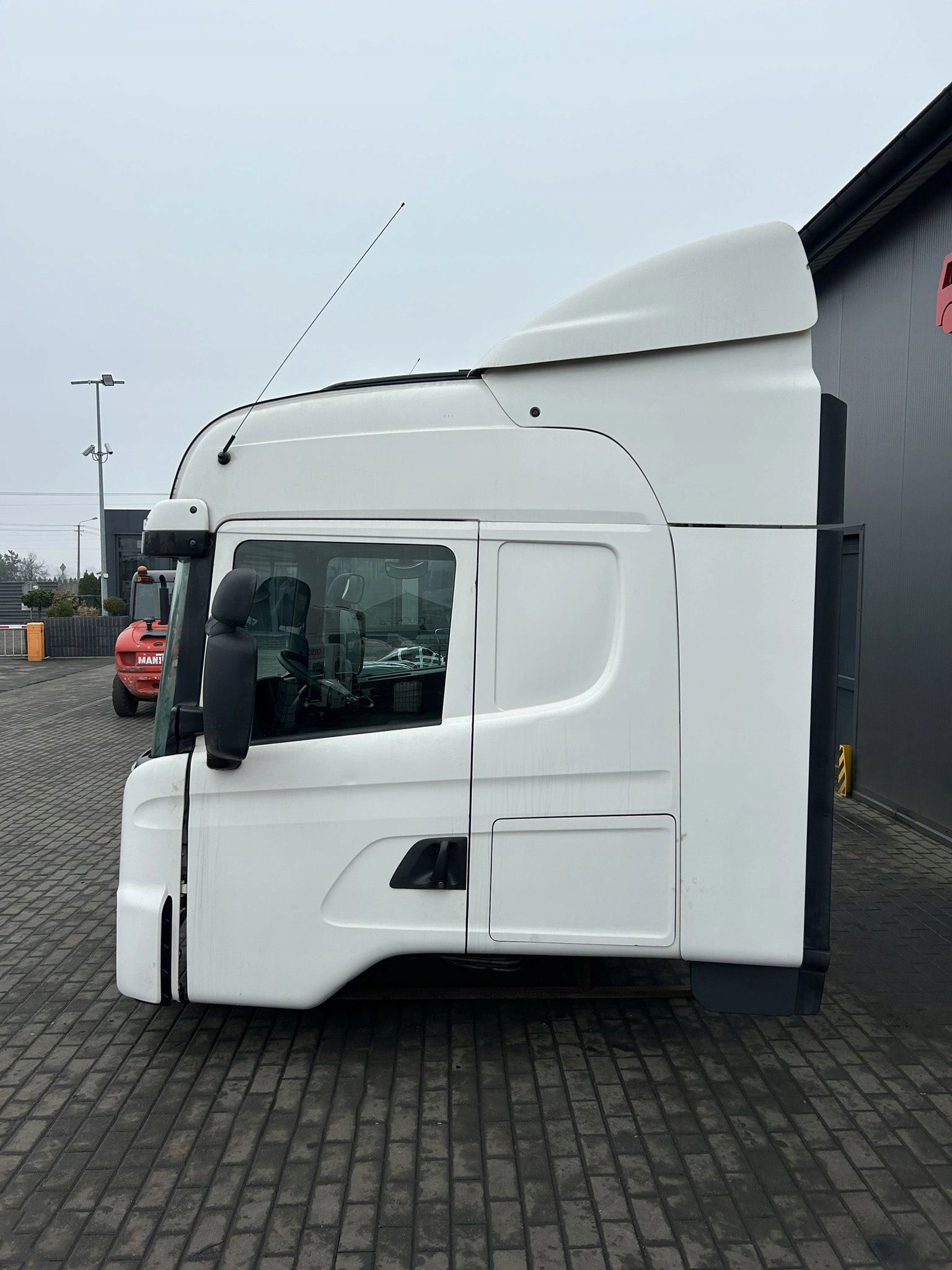 KABINA SCANIA CG19 HIGHLINE XPI - obrazek 3